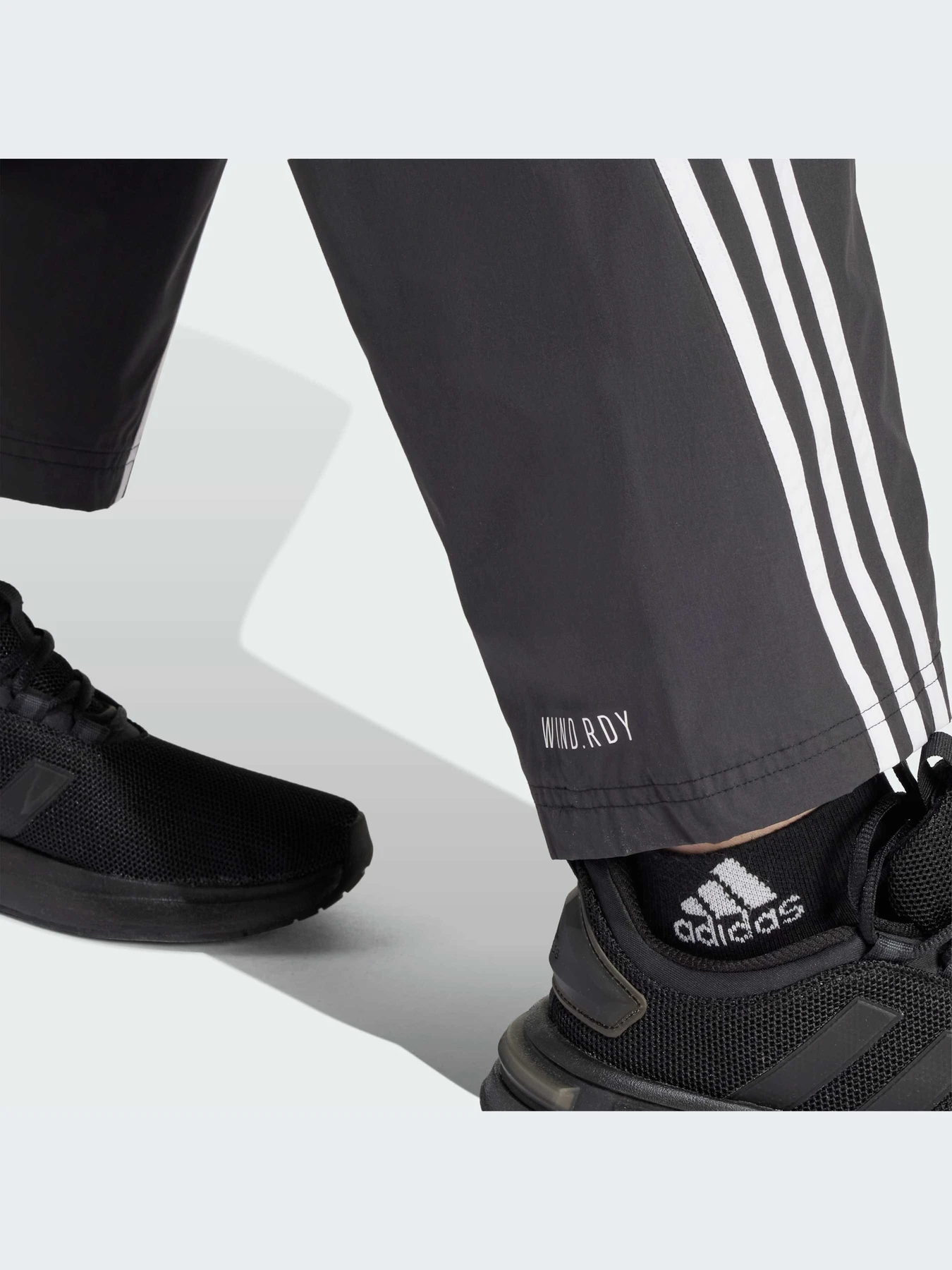 Брюки Adidas Культовые силуэты модель IP1567-KZ Брюки Adidas Культовые силуэты модель IP1567-KZ Фото