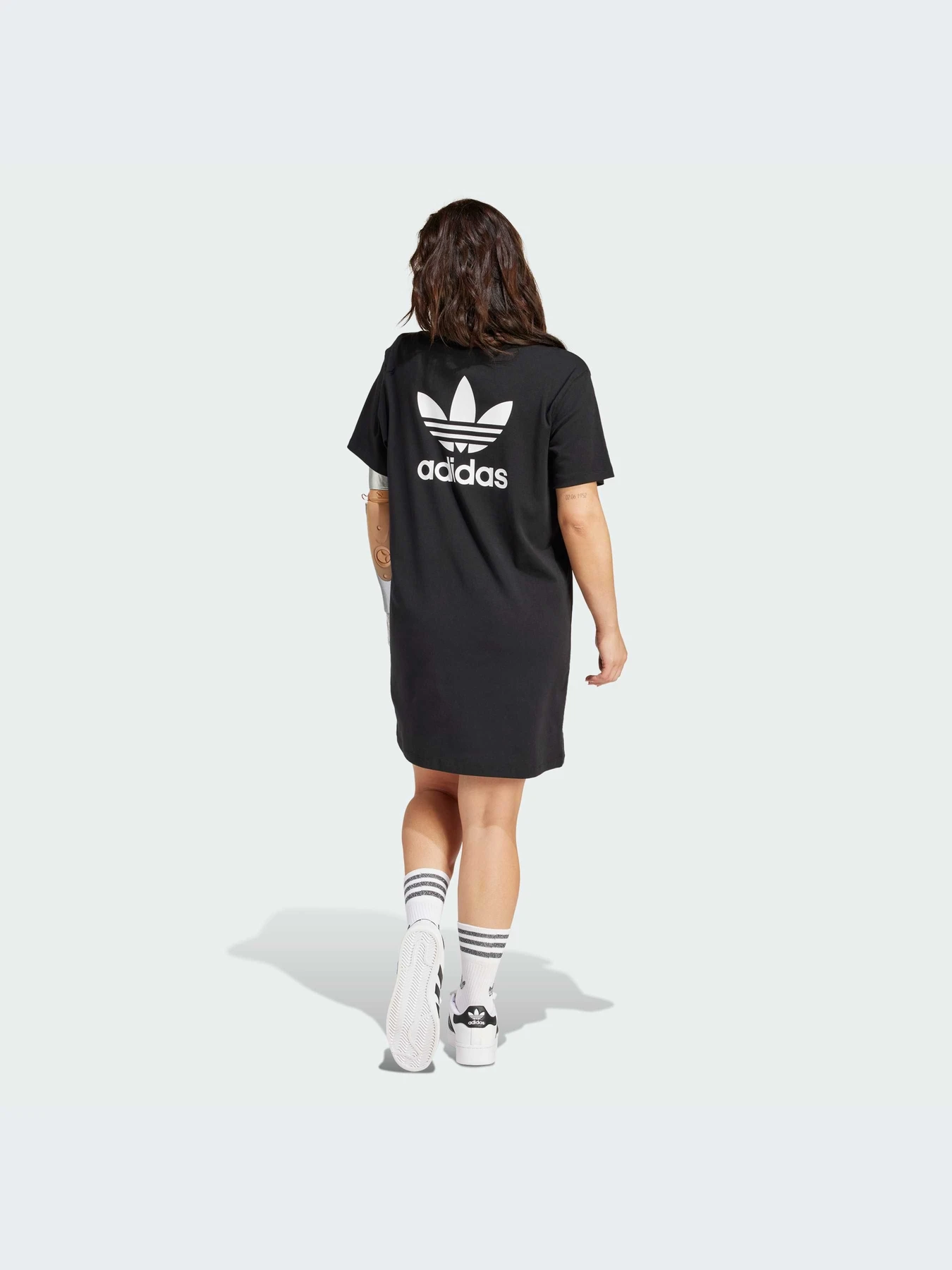 Платья Adidas Adicolor модель IU2404-KZ Платья Adidas Adicolor модель IU2404-KZ Фото
