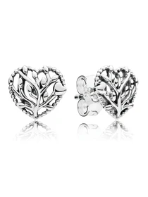 Серьги-гвоздики PANDORA Moments модель 297085 Фото