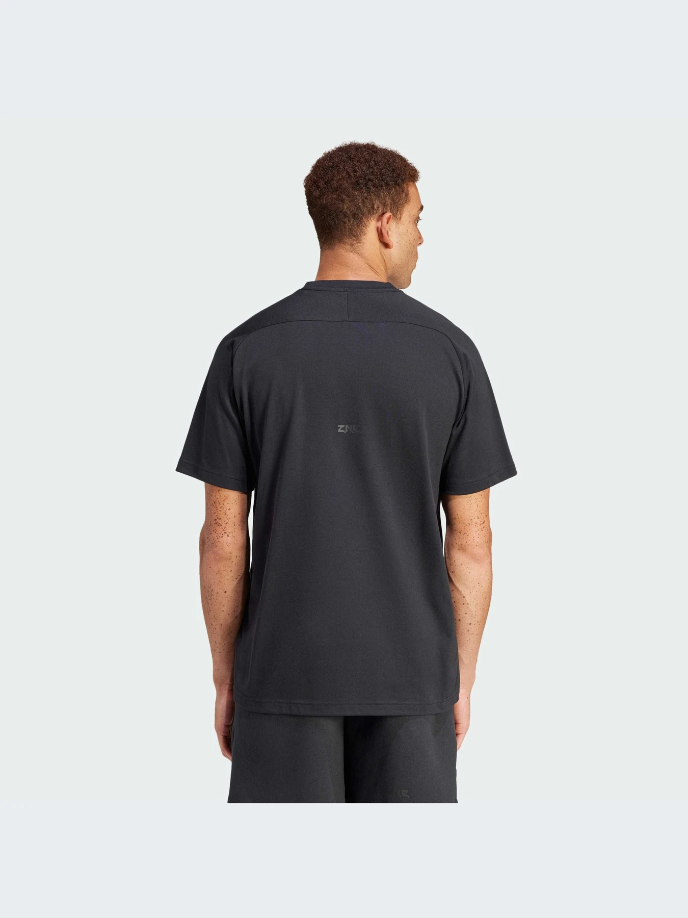 Футболки и поло Adidas ZNE модель IR5217-KZ Футболки и поло Adidas ZNE модель IR5217-KZ Фото