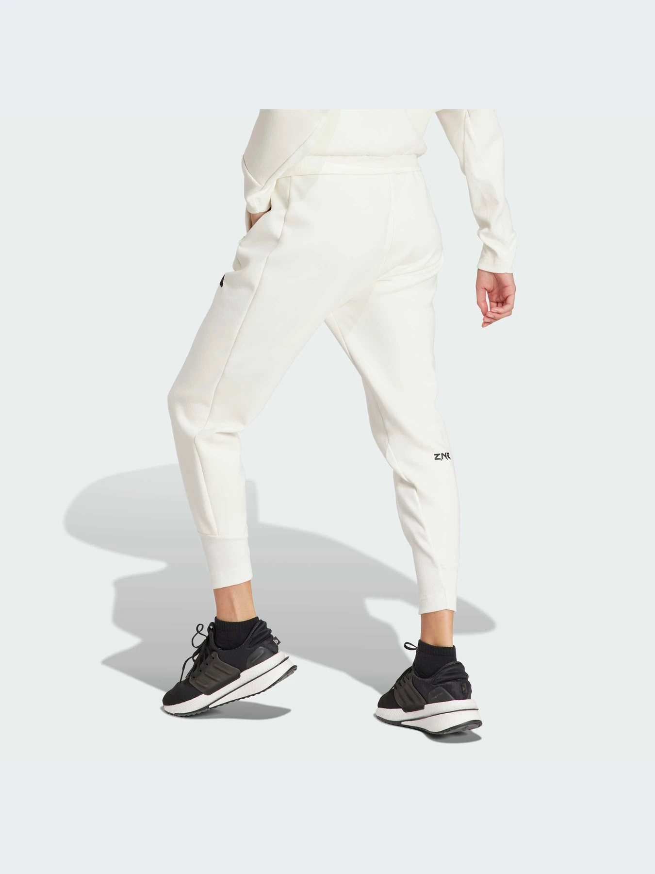 Брюки Adidas ZNE модель IS3912-KZ Брюки Adidas ZNE модель IS3912-KZ Фото