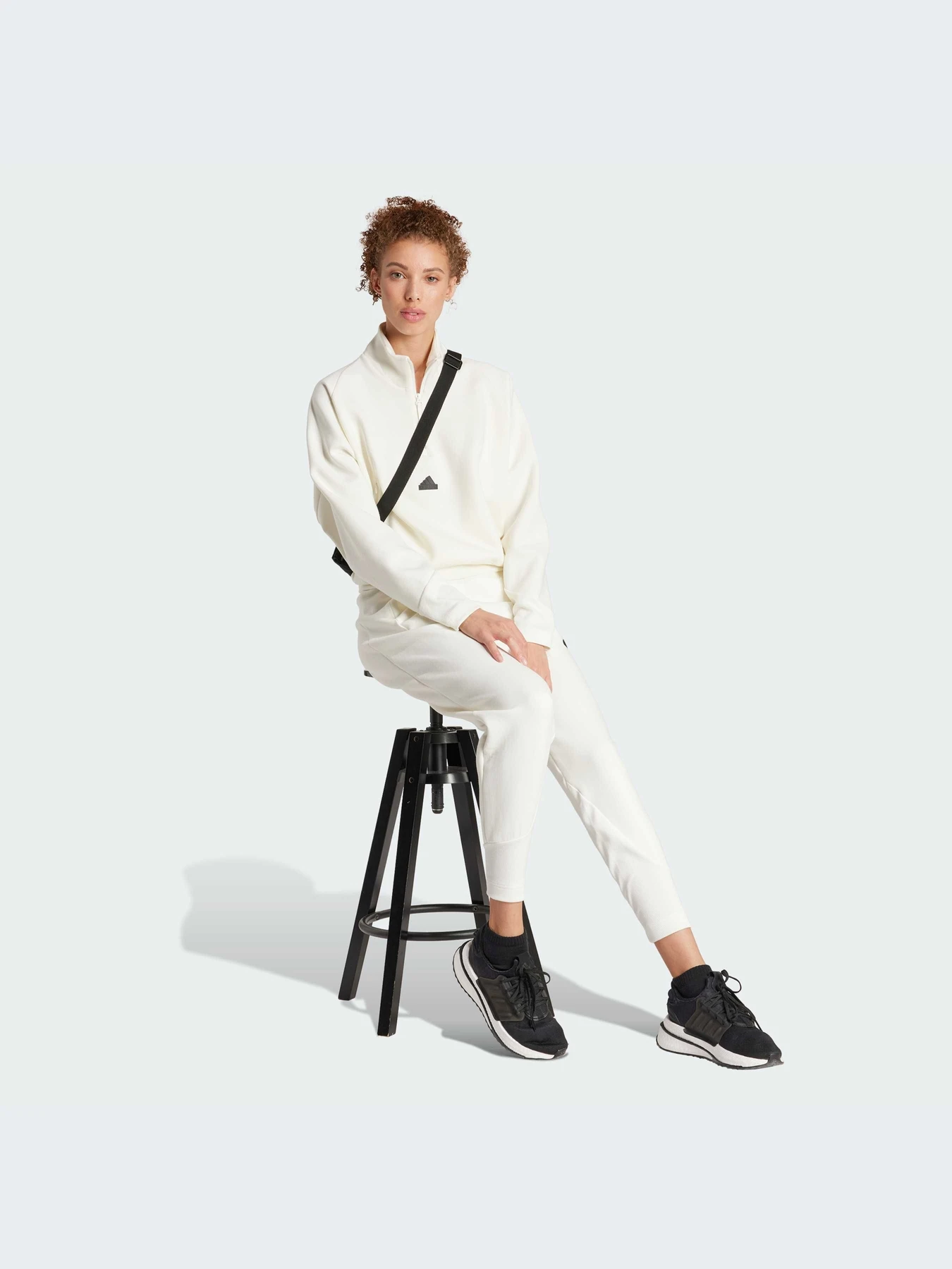 Брюки Adidas ZNE модель IS3912-KZ Брюки Adidas ZNE модель IS3912-KZ Фото