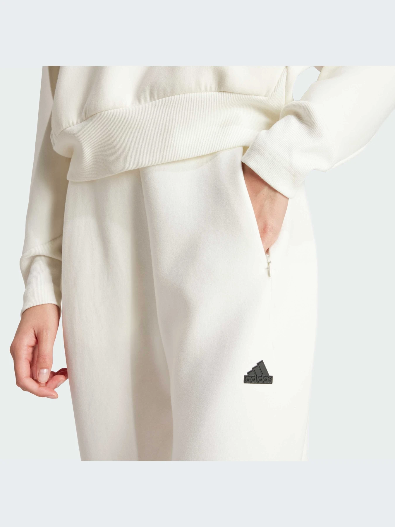 Брюки Adidas ZNE модель IS3912-KZ Брюки Adidas ZNE модель IS3912-KZ Фото