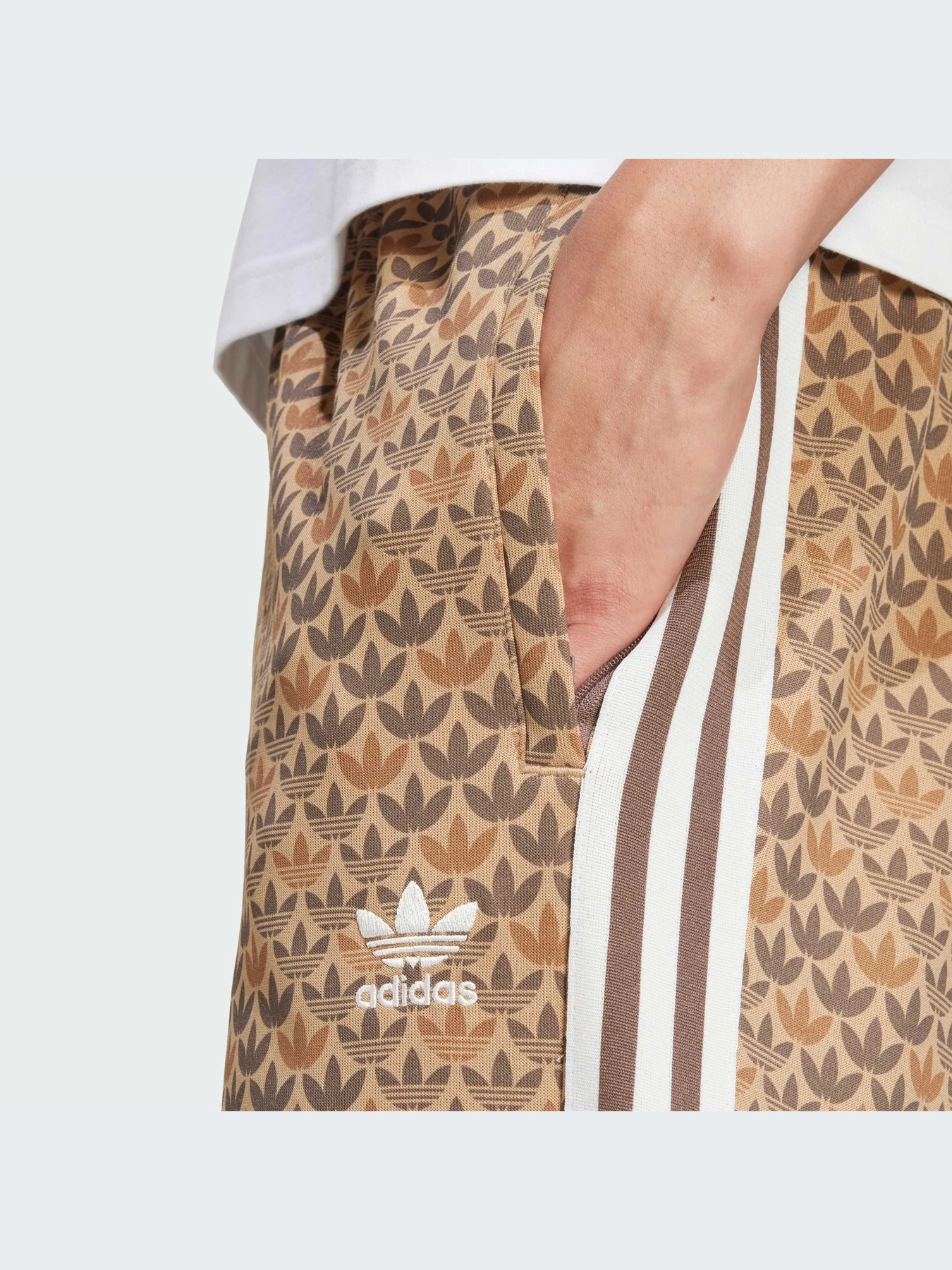 Спортивная одежда Adidas Graphics модель IS0257-KZ Спортивная одежда Adidas Graphics модель IS0257-KZ Фото