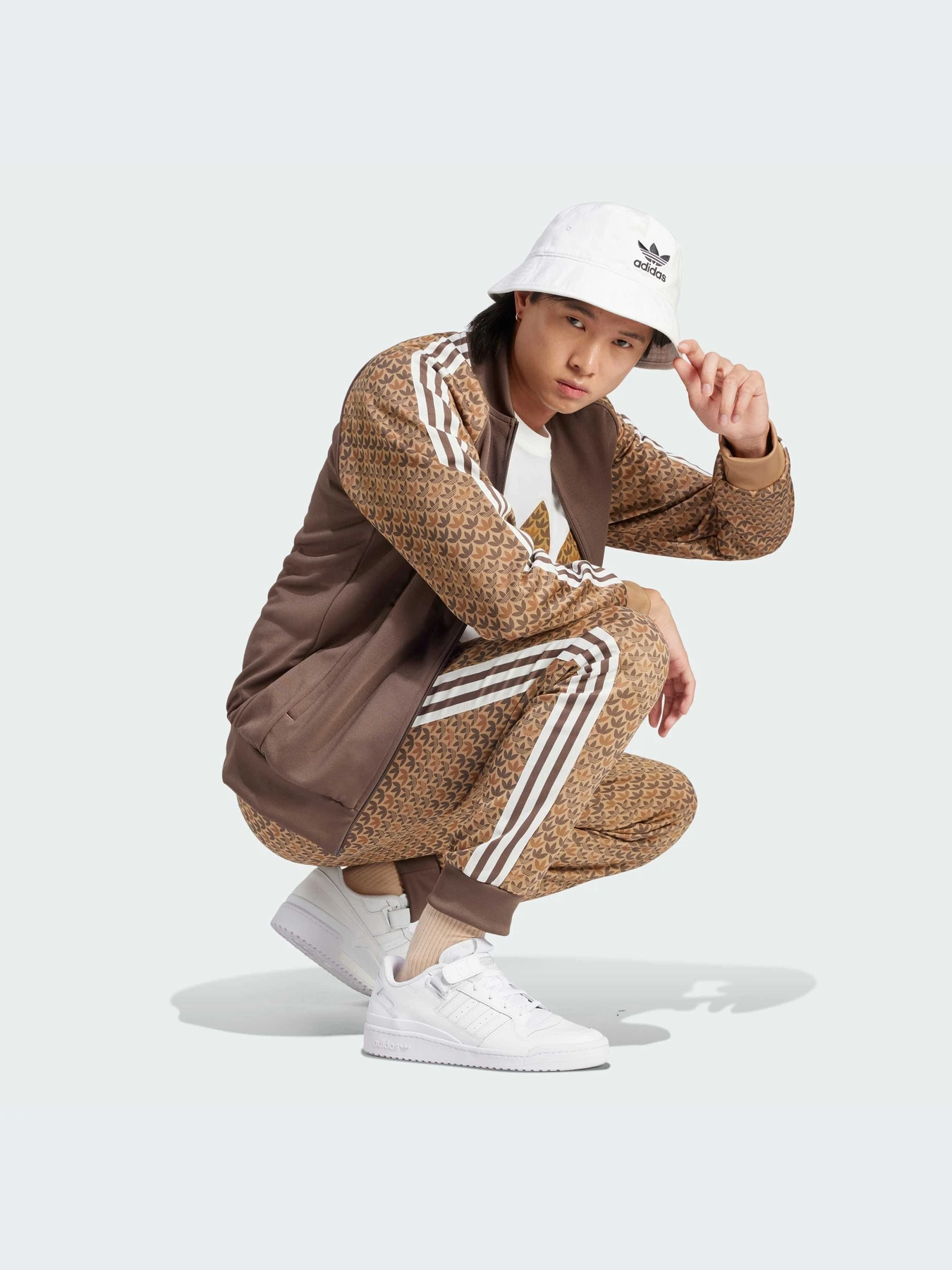 Худи и свитшоты Adidas Graphics модель IS0255-KZ Худи и свитшоты Adidas Graphics модель IS0255-KZ Фото