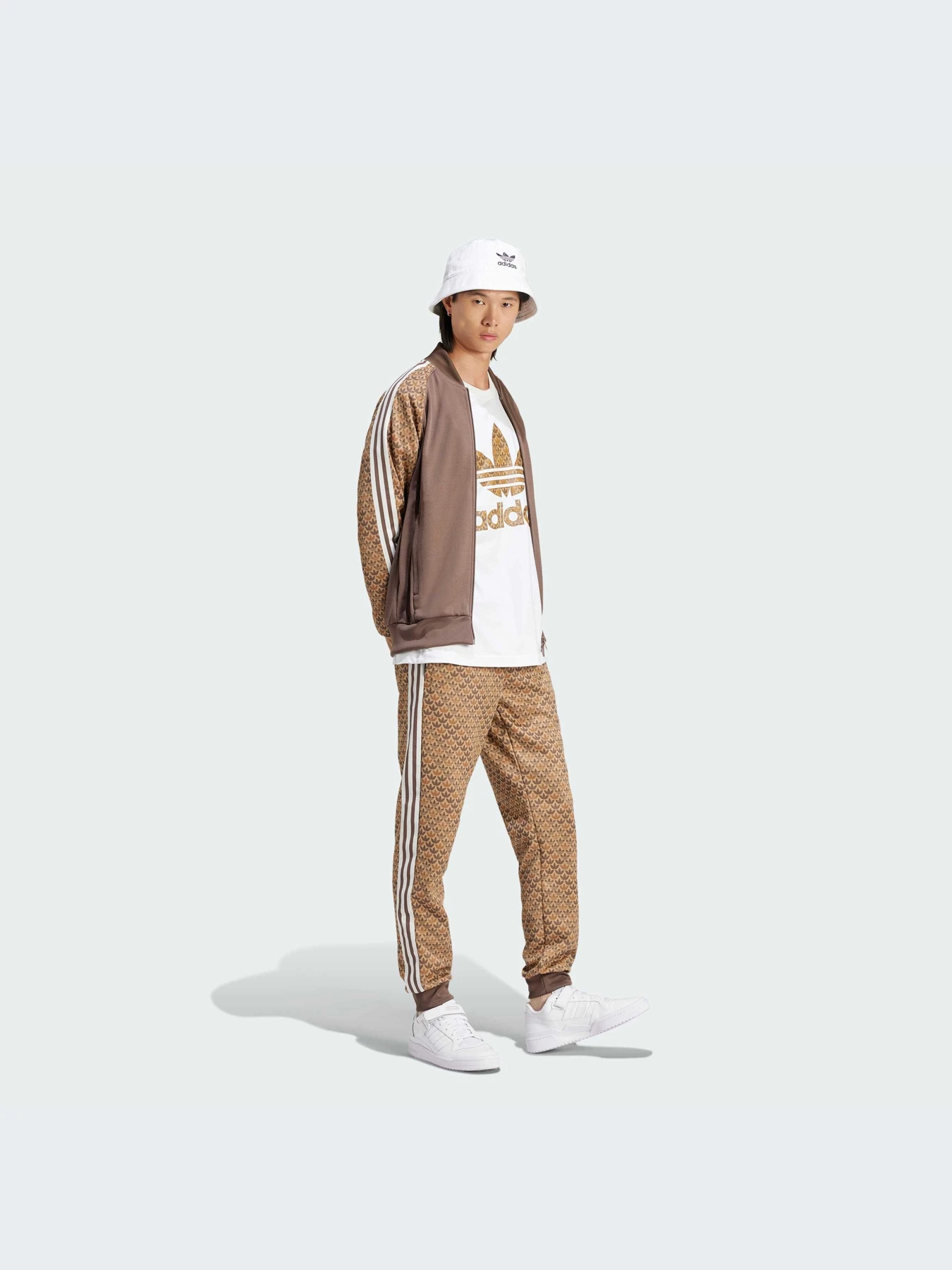 Худи и свитшоты Adidas Graphics модель IS0255-KZ Худи и свитшоты Adidas Graphics модель IS0255-KZ Фото