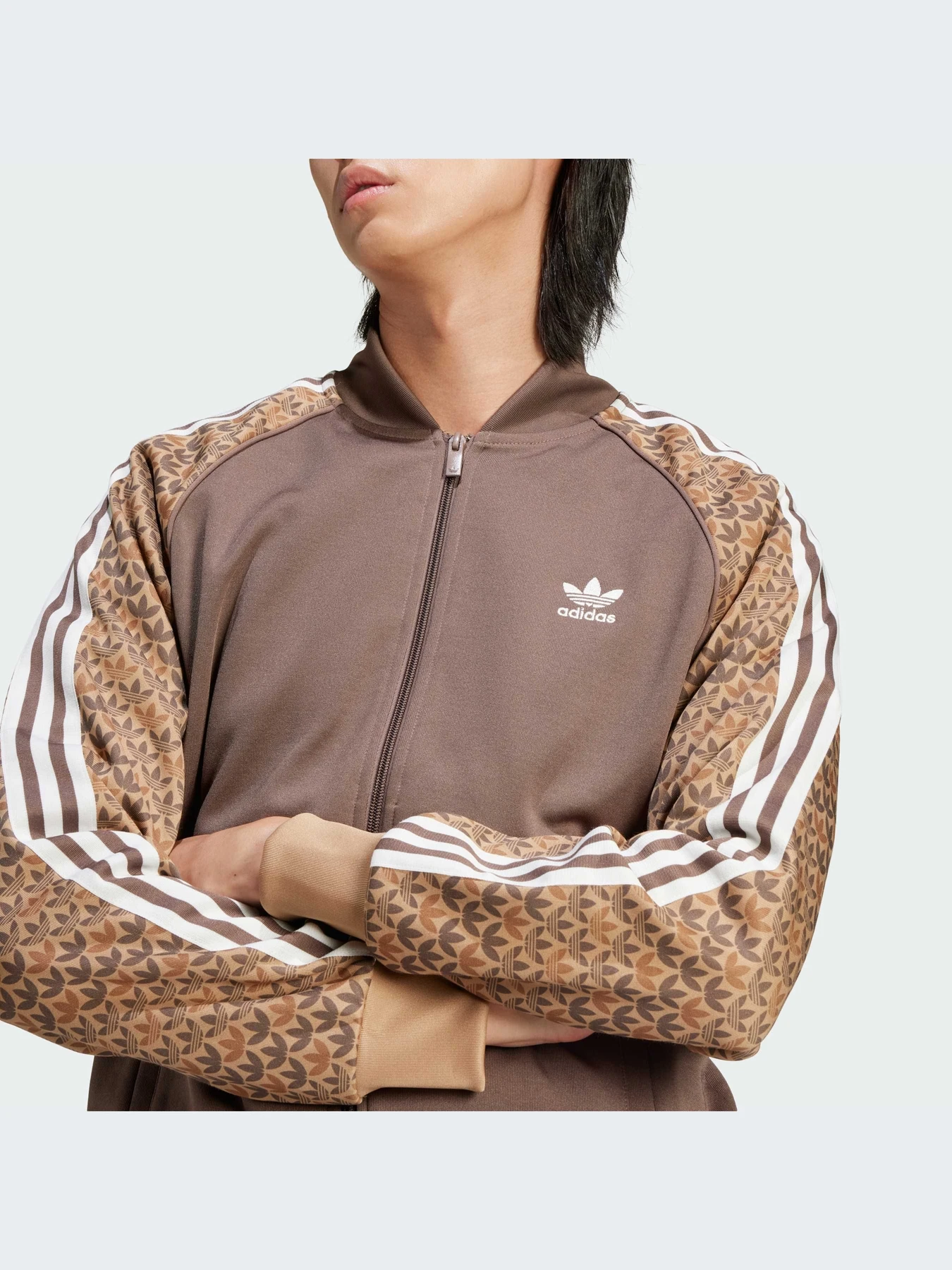 Худи и свитшоты Adidas Graphics модель IS0255-KZ Худи и свитшоты Adidas Graphics модель IS0255-KZ Фото
