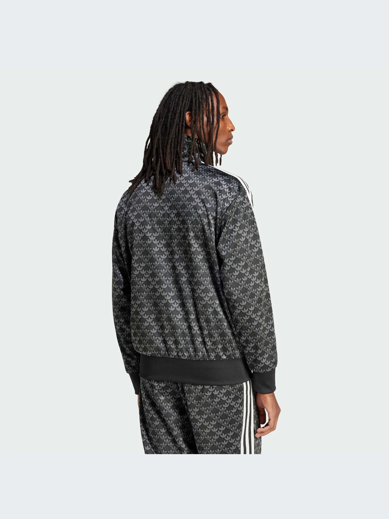 Худи и свитшоты Adidas Graphics модель IS0218-KZ Худи и свитшоты Adidas Graphics модель IS0218-KZ Фото