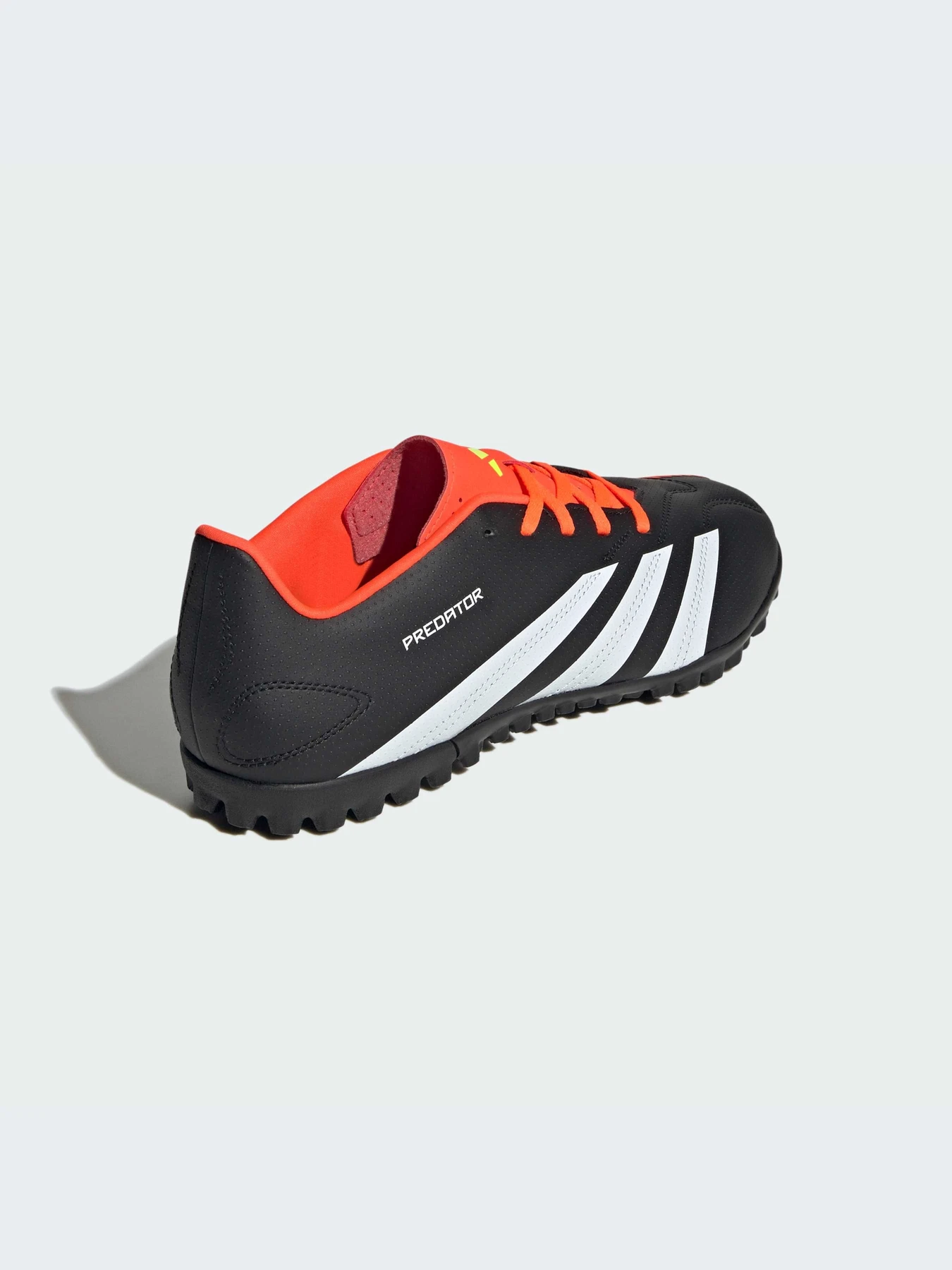 Кроссовки Adidas Predator модель IG7711-KZ Кроссовки Adidas Predator модель IG7711-KZ Фото