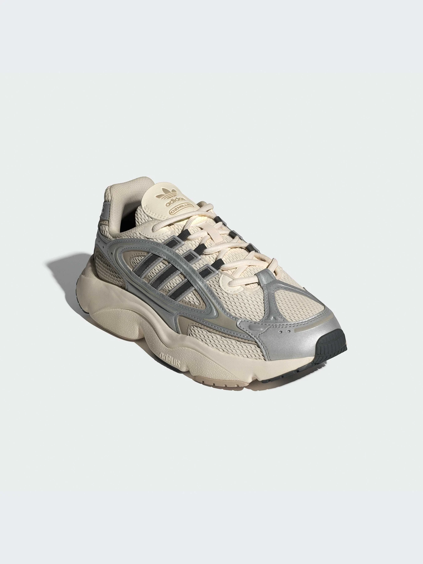 Кроссовки Adidas Ozweego модель IE5841-KZ Кроссовки Adidas Ozweego модель IE5841-KZ Фото