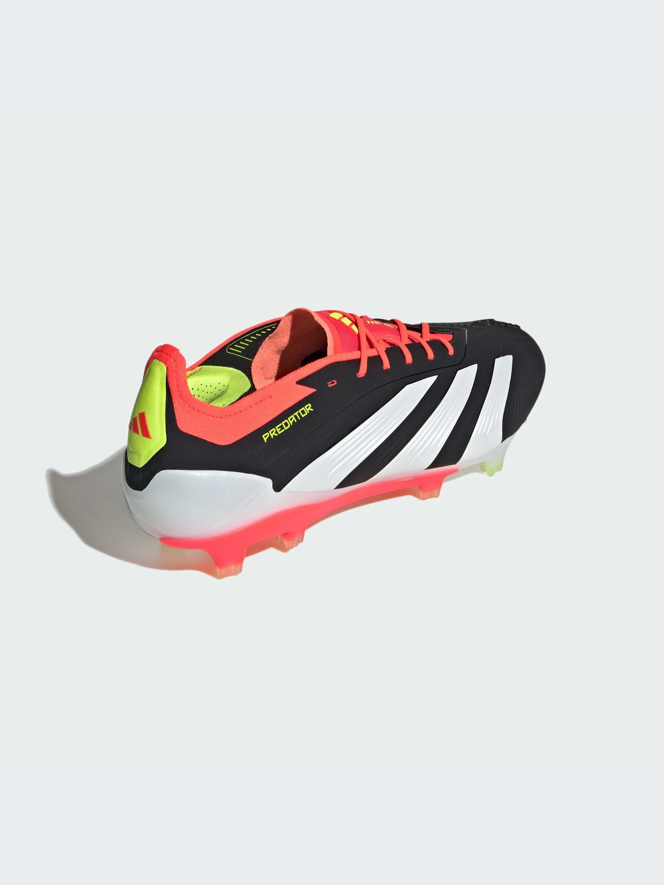 Кроссовки Adidas Predator модель IE1802-KZ Кроссовки Adidas Predator модель IE1802-KZ Фото