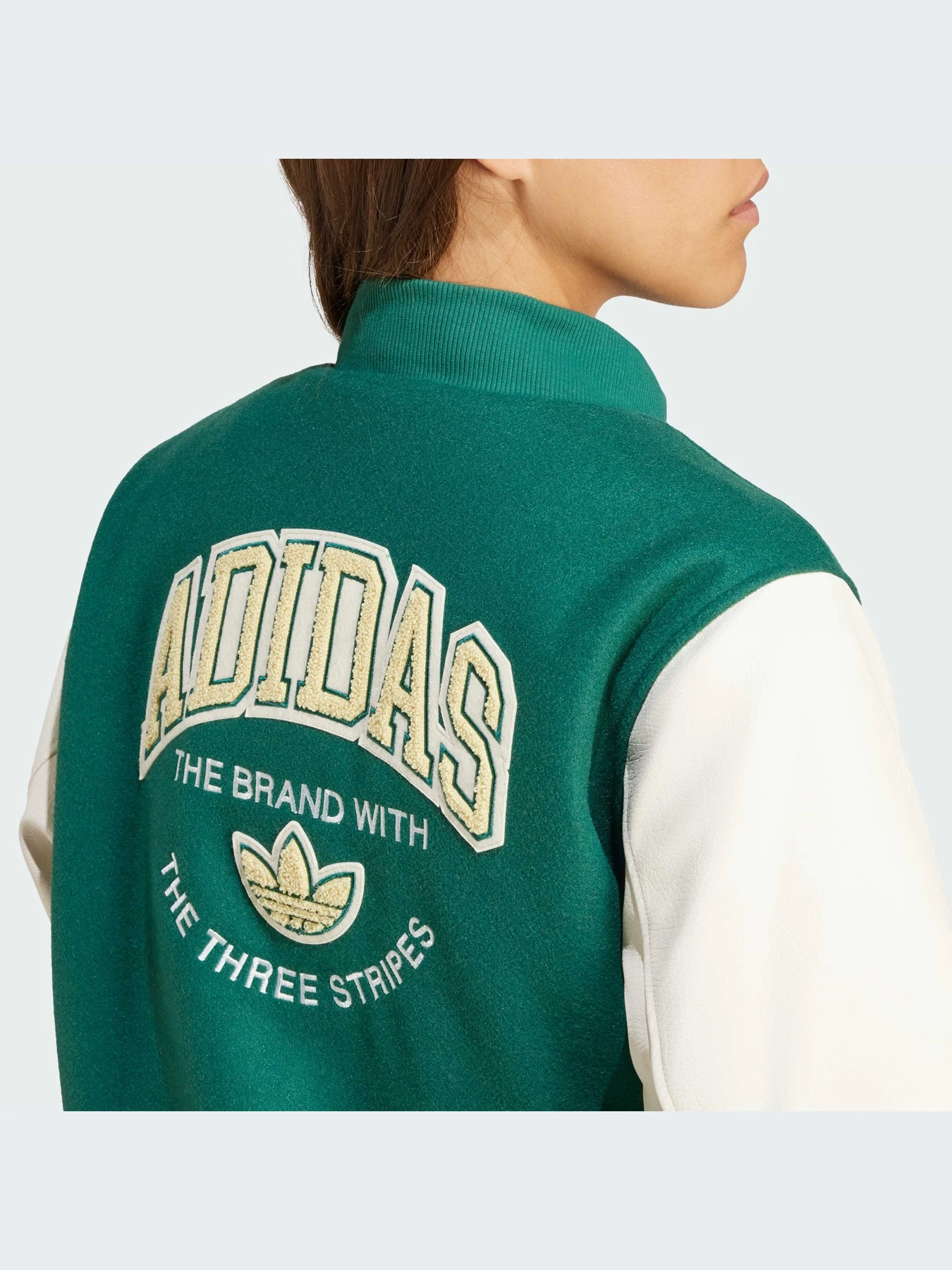 Куртки и дубленки Adidas Graphics модель IT7826-KZ Куртки и дубленки Adidas Graphics модель IT7826-KZ Фото