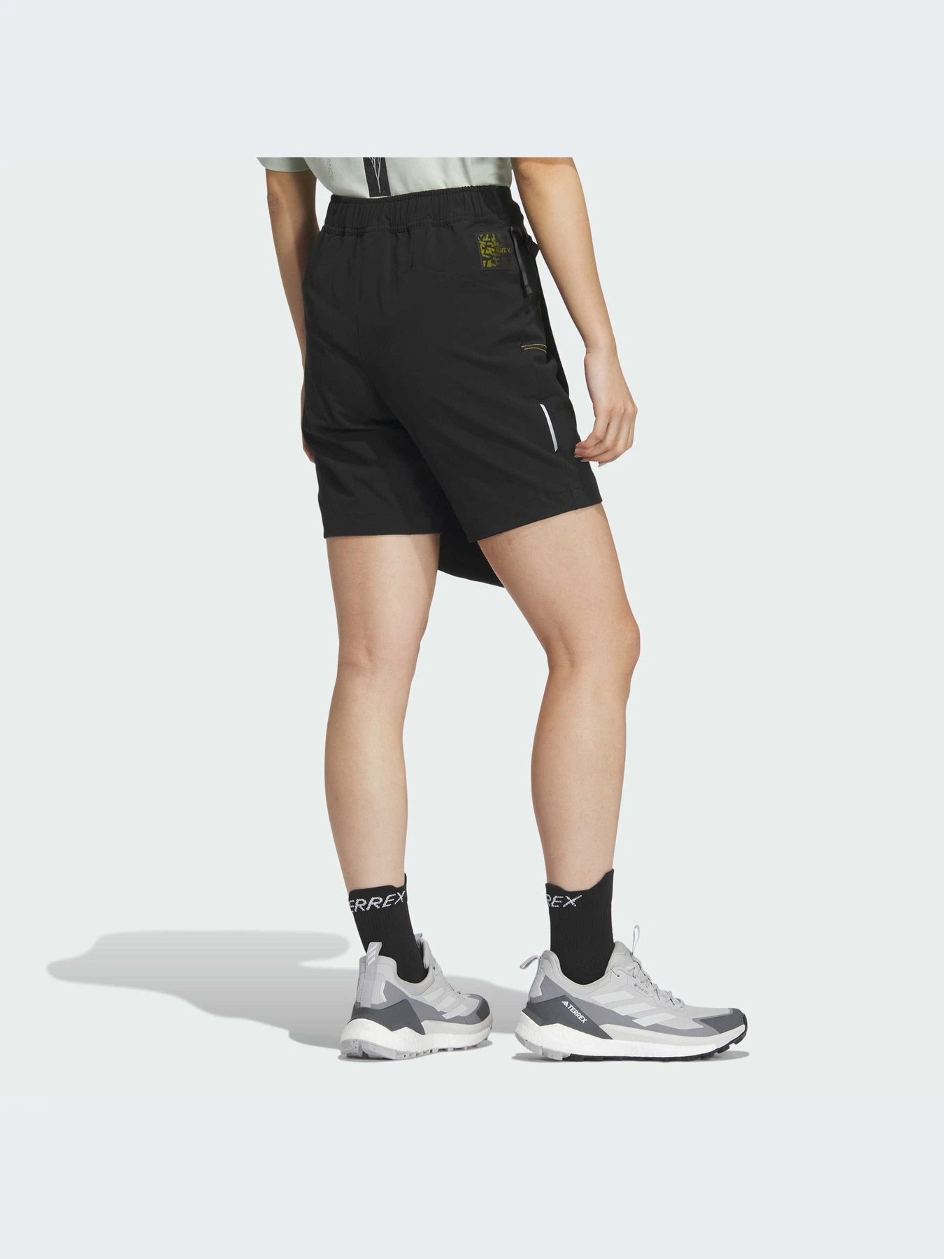 Шорты Adidas модель IS9531-KZ Шорты Adidas модель IS9531-KZ Фото