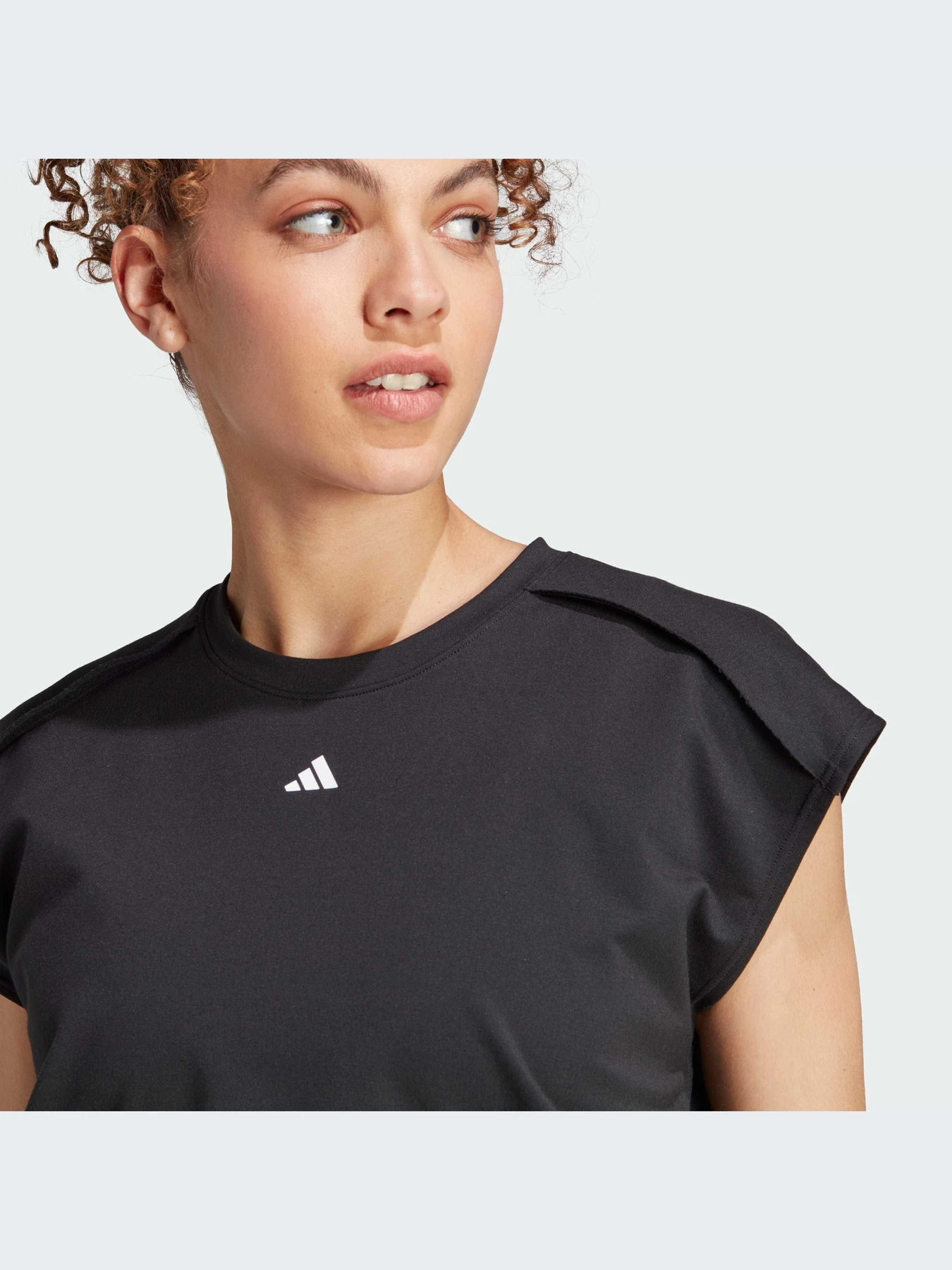 Футболки и поло Adidas модель IA1034-KZ Футболки и поло Adidas модель IA1034-KZ Фото