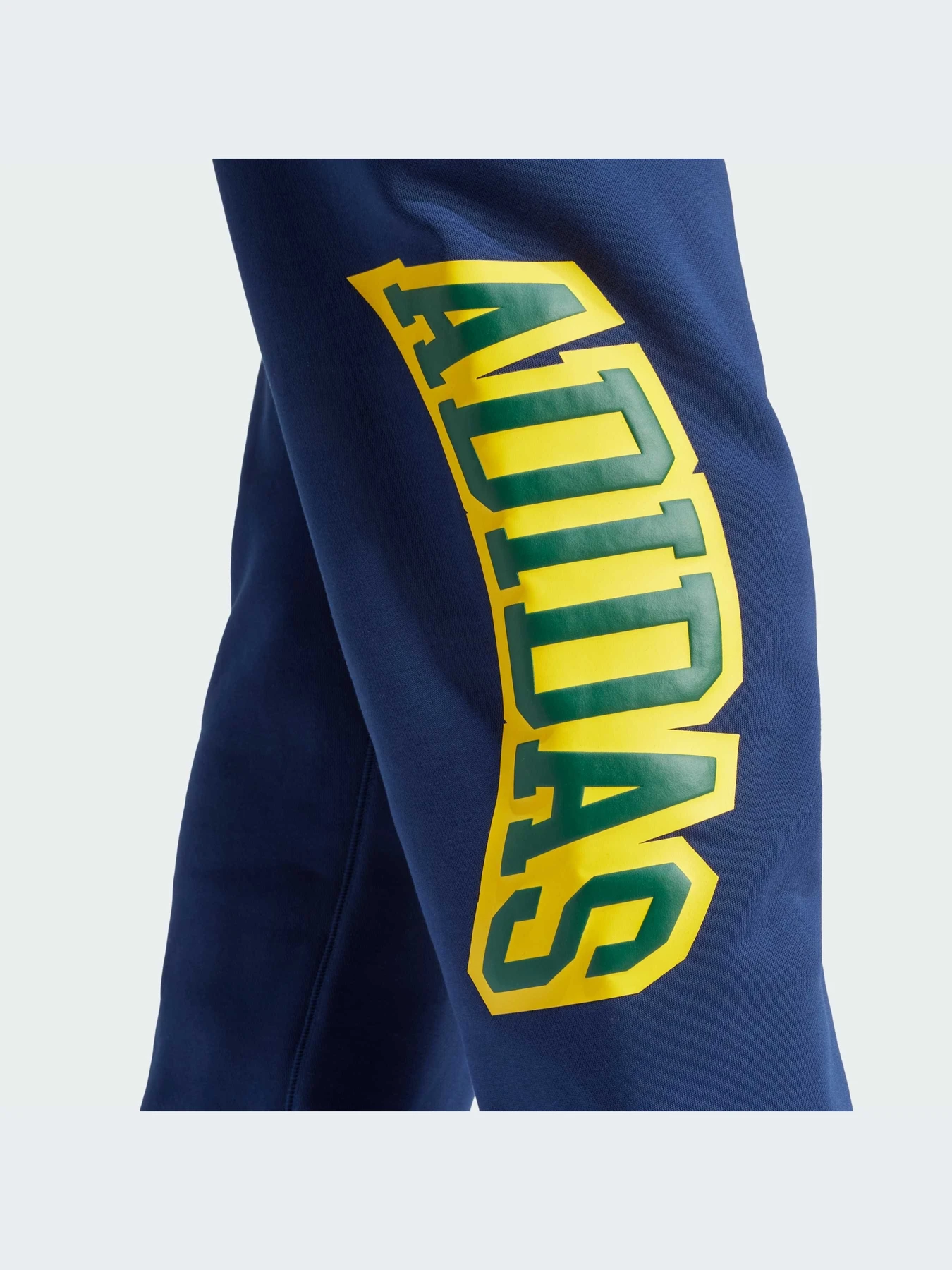 Брюки Adidas Graphics модель IS0196-KZ Брюки Adidas Graphics модель IS0196-KZ Фото