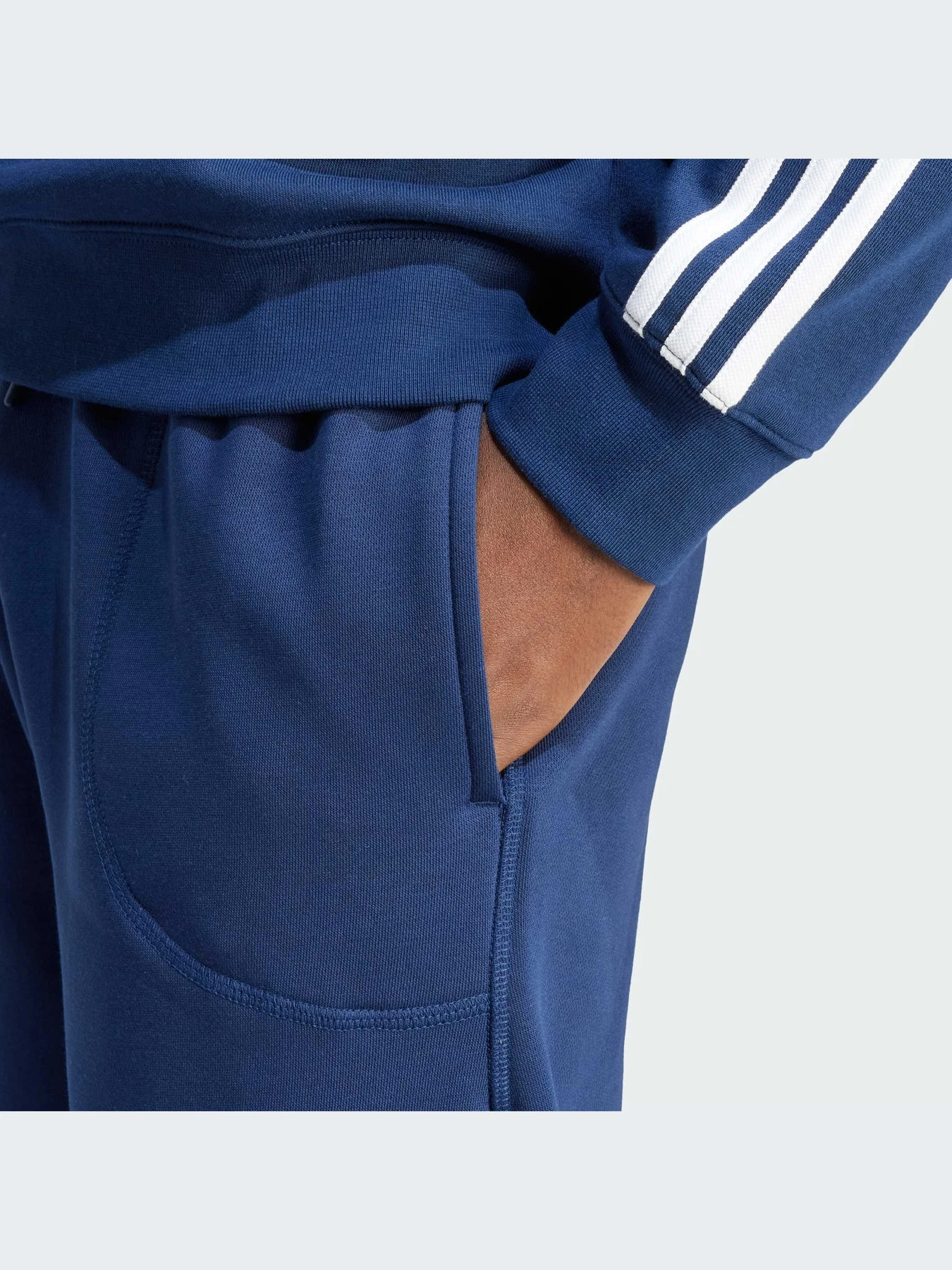 Брюки Adidas Graphics модель IS0196-KZ Брюки Adidas Graphics модель IS0196-KZ Фото
