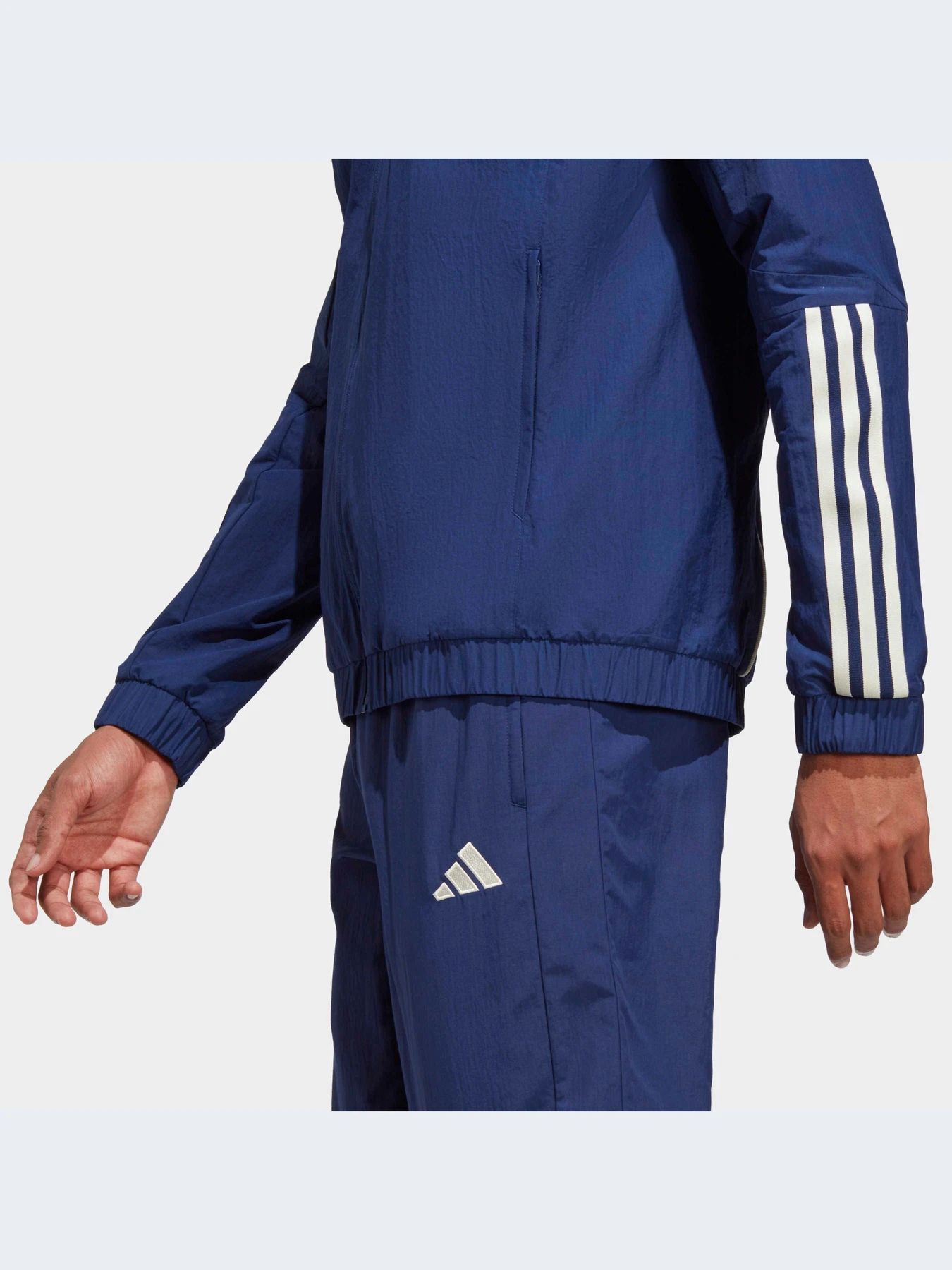 Худи и свитшоты Adidas модель HS9872-KZ Худи и свитшоты Adidas модель HS9872-KZ Фото