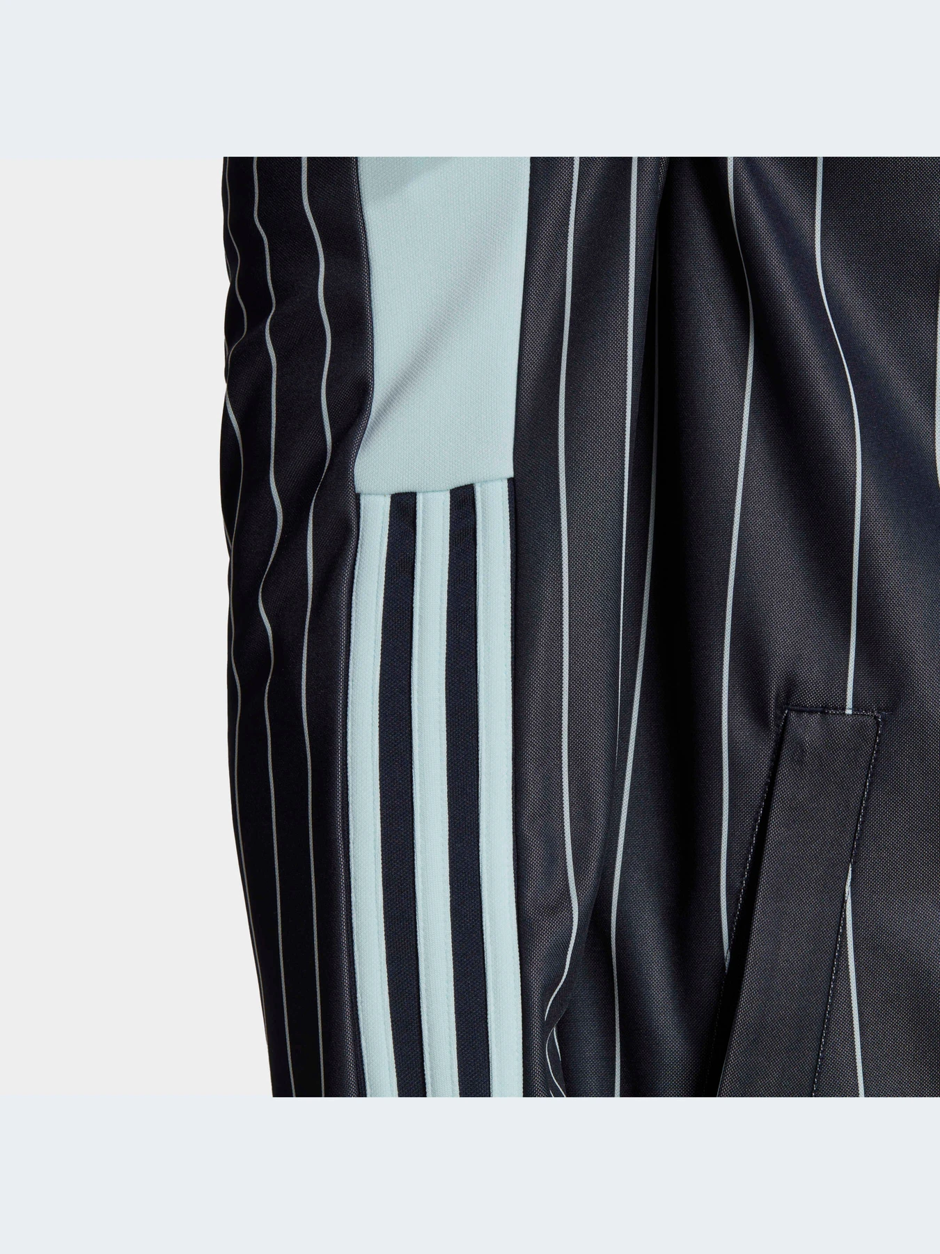 Худи и свитшоты Adidas Tiro модель HC1307-KZ Худи и свитшоты Adidas Tiro модель HC1307-KZ Фото
