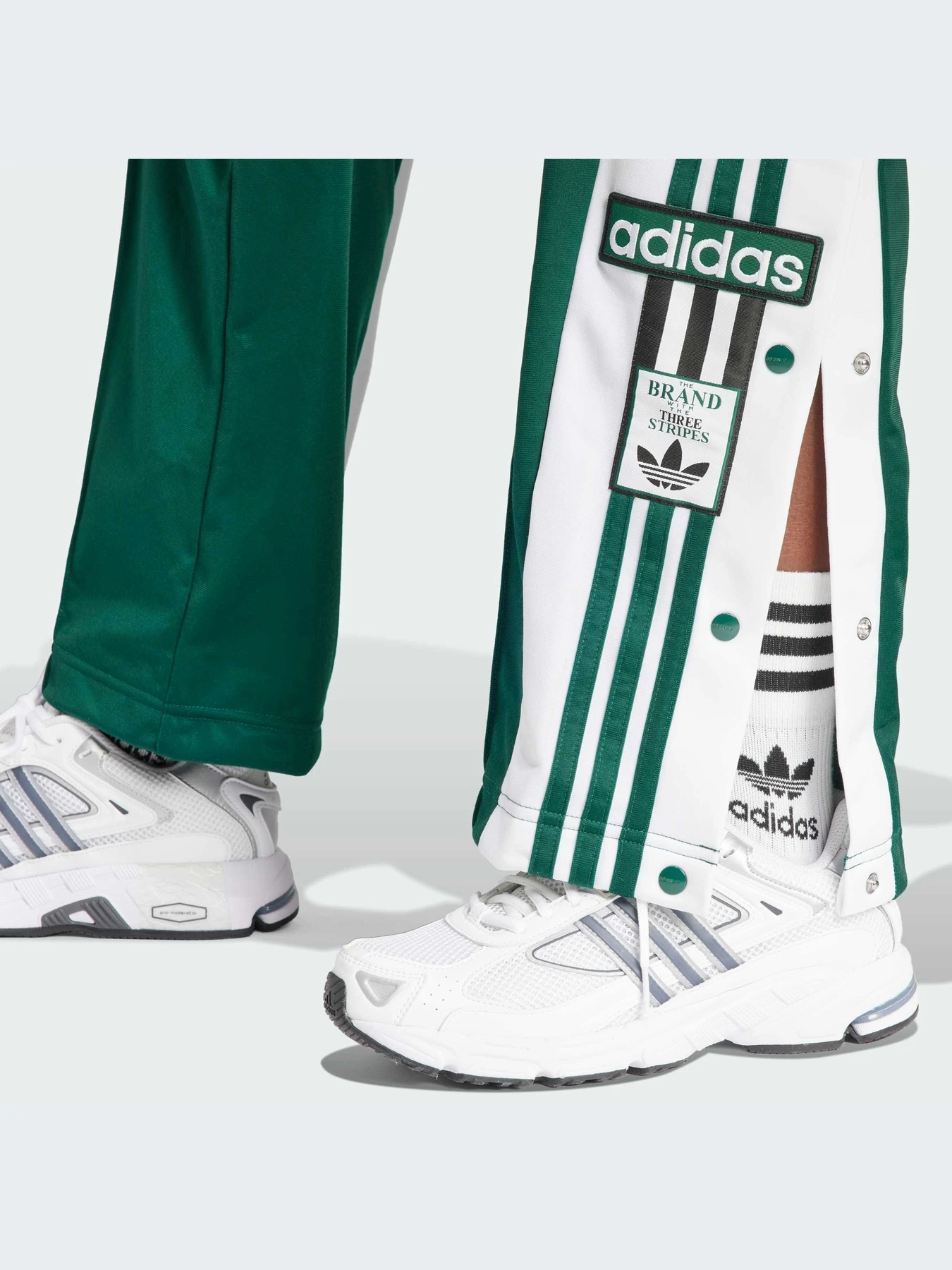 Брюки Adidas Adicolor модель IP0623-KZ Брюки Adidas Adicolor модель IP0623-KZ Фото
