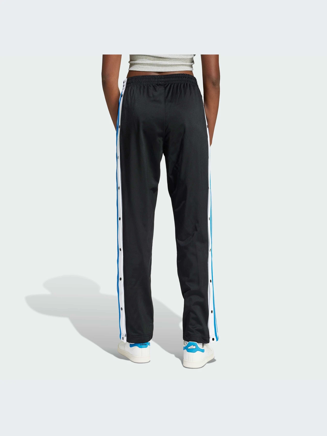 Брюки Adidas Adicolor модель IN6297-KZ Брюки Adidas Adicolor модель IN6297-KZ Фото