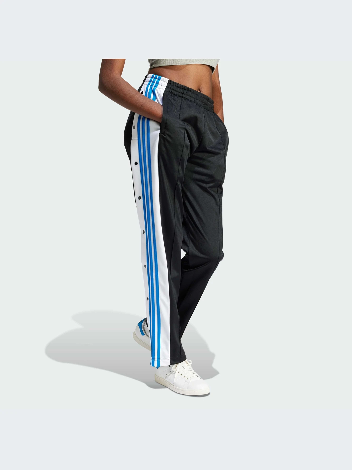 Брюки Adidas Adicolor модель IN6297-KZ Брюки Adidas Adicolor модель IN6297-KZ Фото