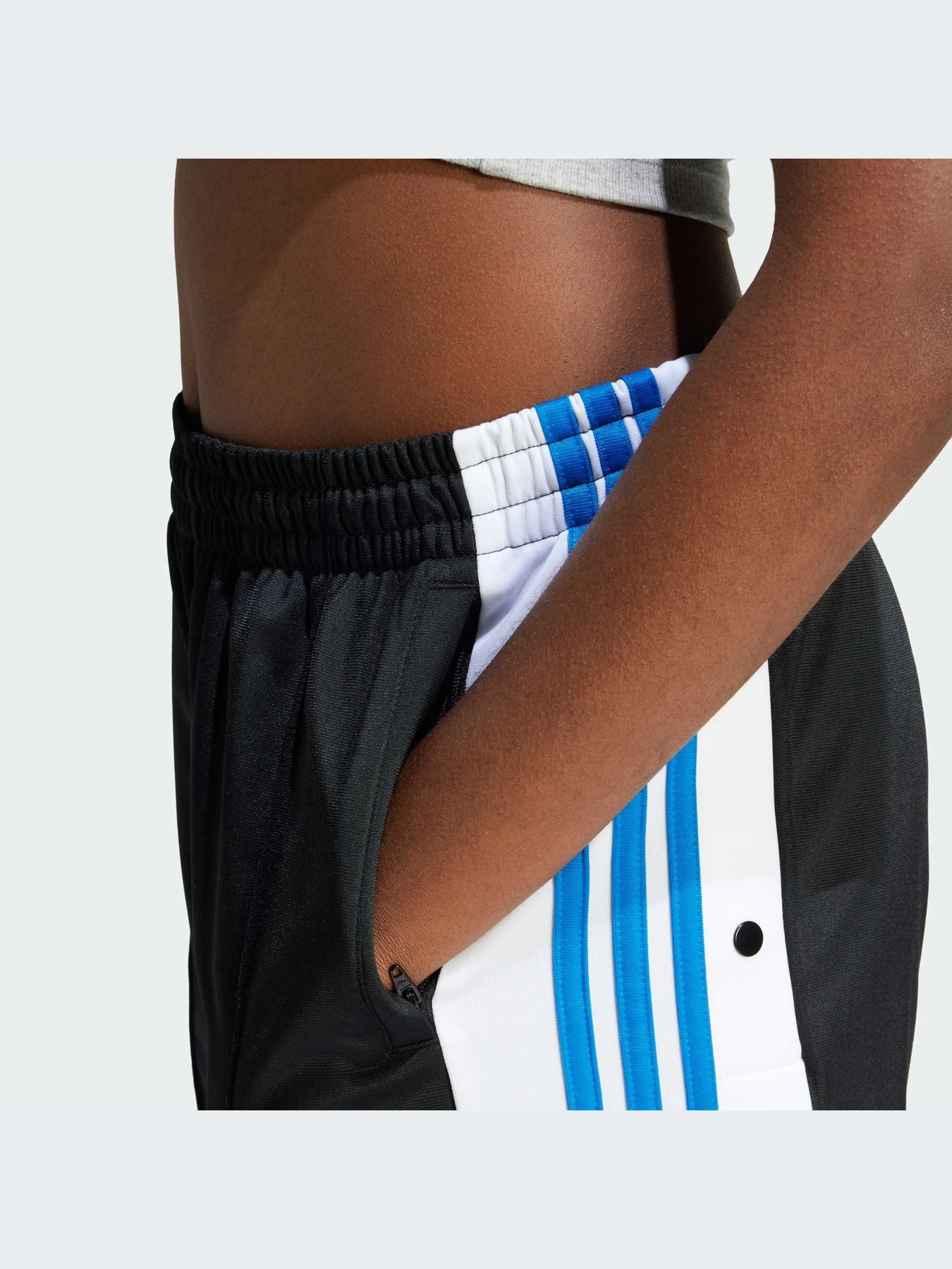Брюки Adidas Adicolor модель IN6297-KZ Брюки Adidas Adicolor модель IN6297-KZ Фото