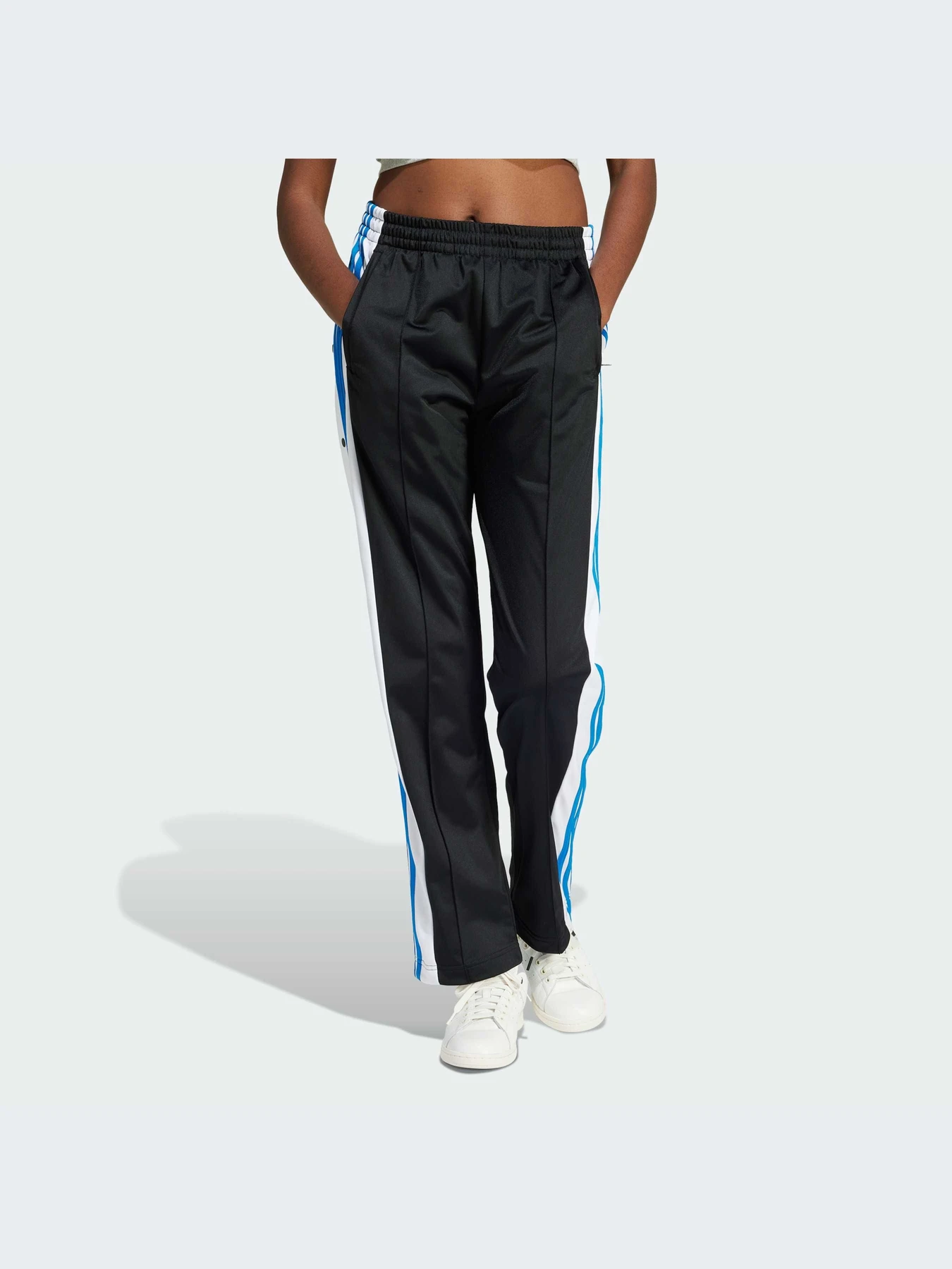 Брюки Adidas Adicolor модель IN6297-KZ Брюки Adidas Adicolor модель IN6297-KZ Фото