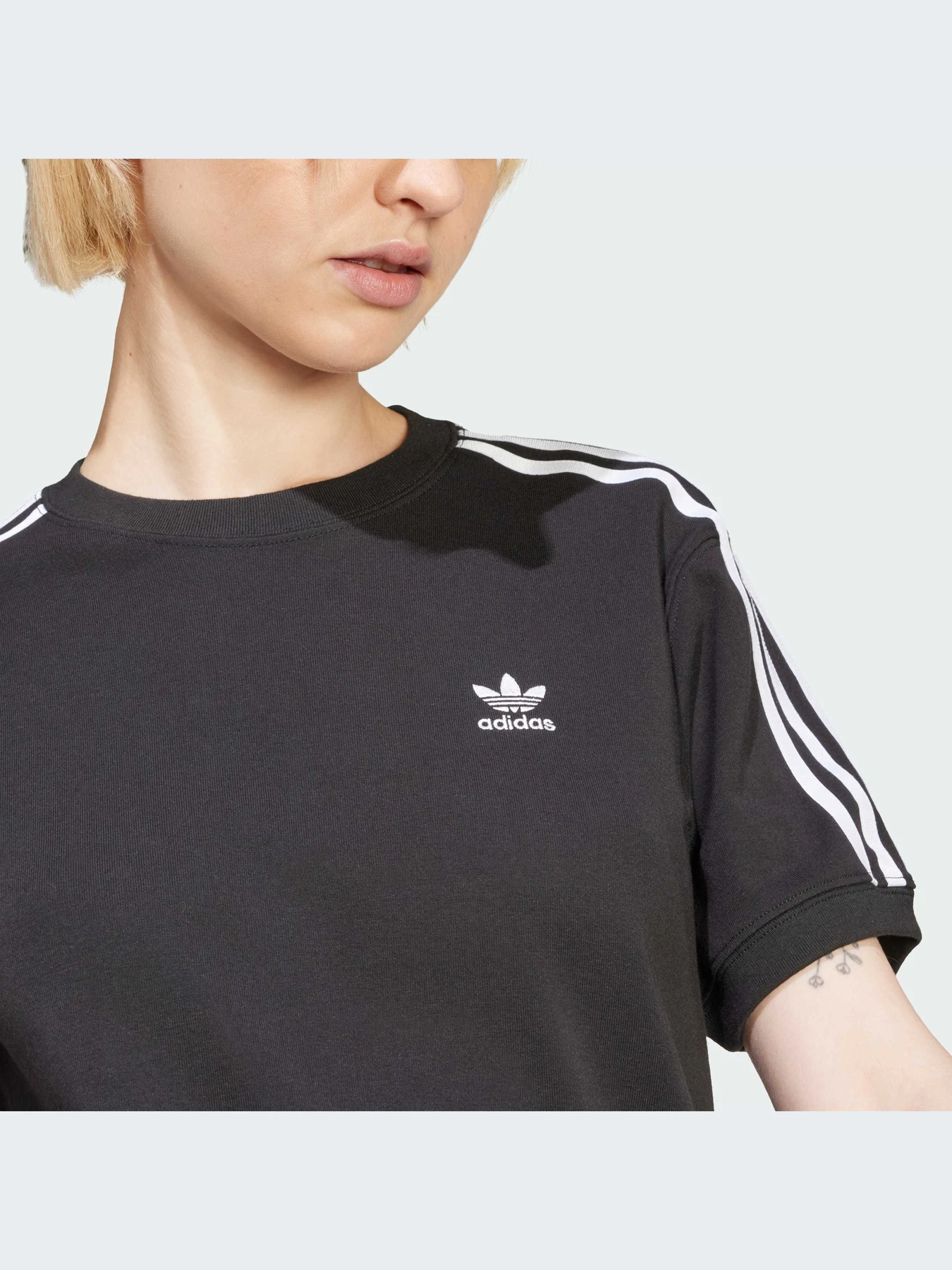 Футболки и поло Adidas Adicolor модель IU2420-KZ Футболки и поло Adidas Adicolor модель IU2420-KZ Фото
