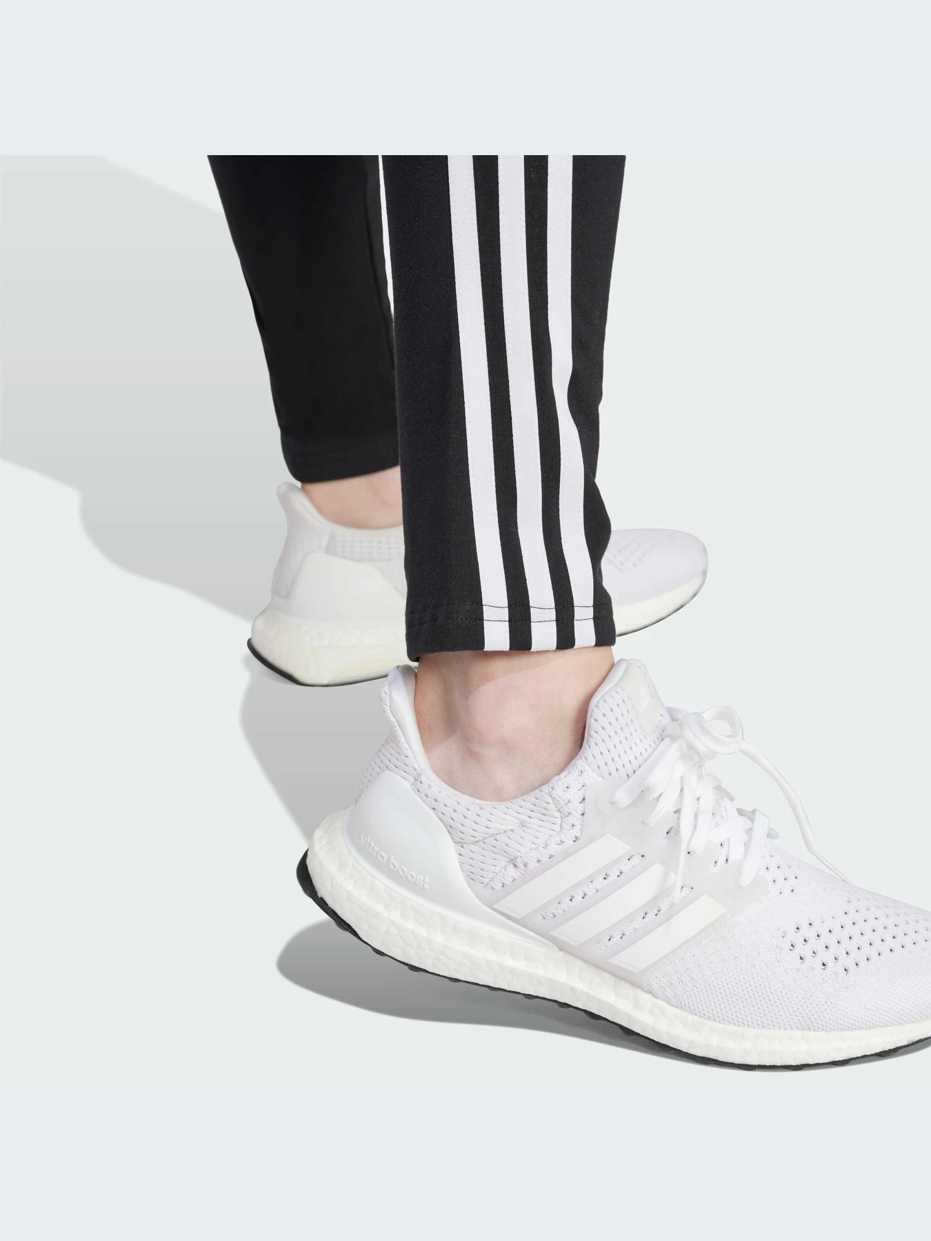 Брюки Adidas Icons модель IP1570-KZ Брюки Adidas Icons модель IP1570-KZ Фото