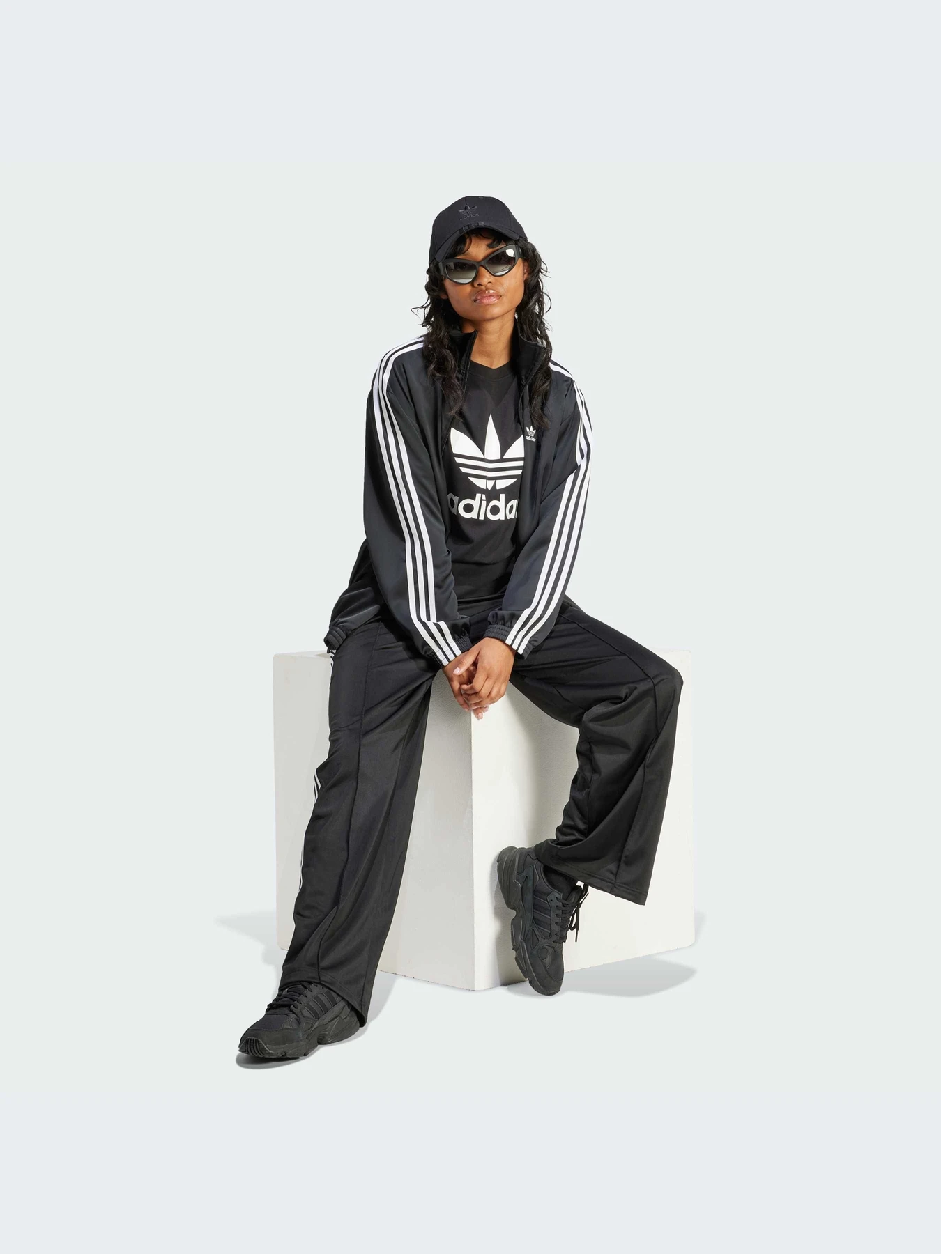 Футболки и поло Adidas Adicolor модель IR9533-KZ Футболки и поло Adidas Adicolor модель IR9533-KZ Фото