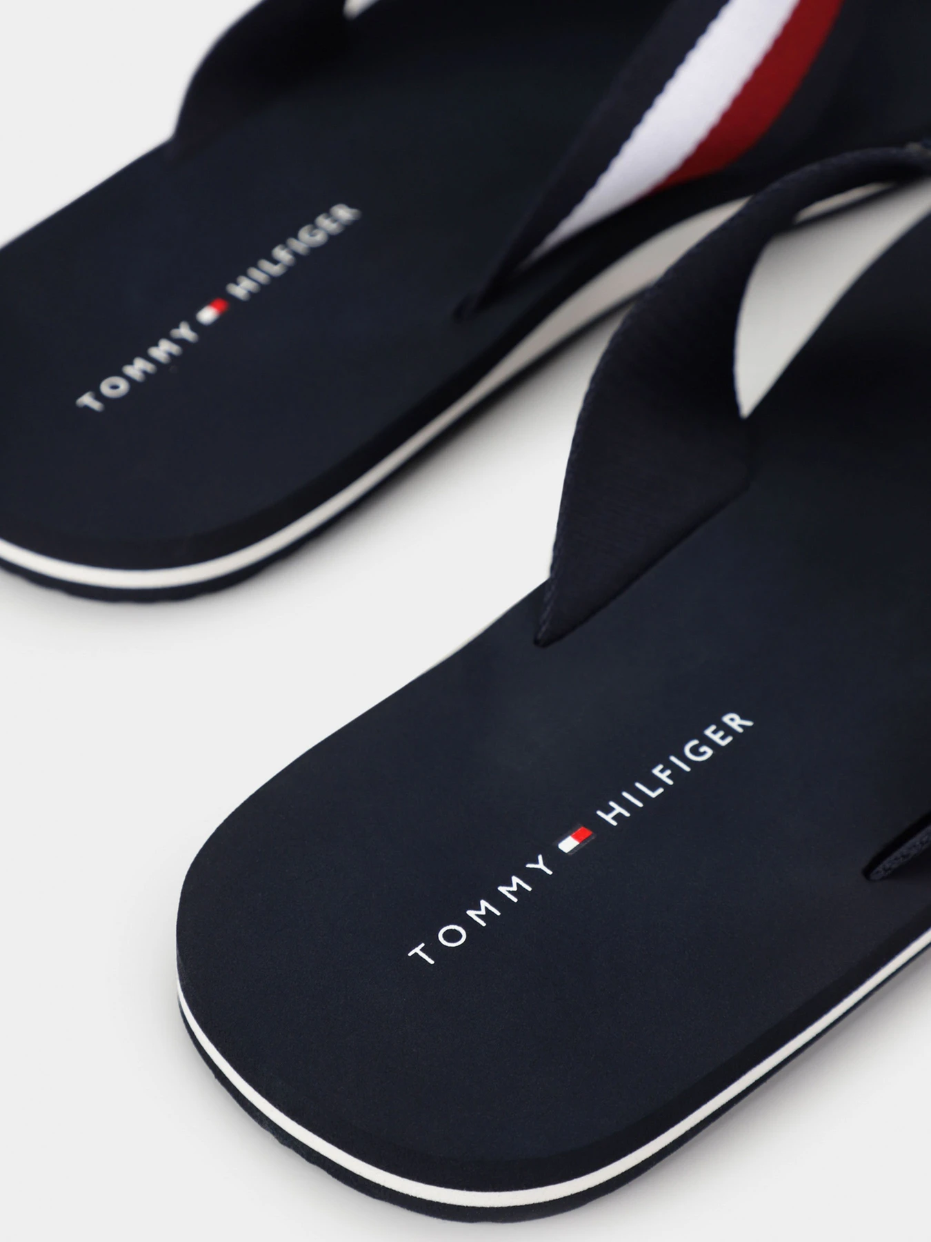 Шлёпанцы Tommy Hilfiger модель FM0FM04913-DW5 Шлёпанцы Tommy Hilfiger модель FM0FM04913-DW5 Фото