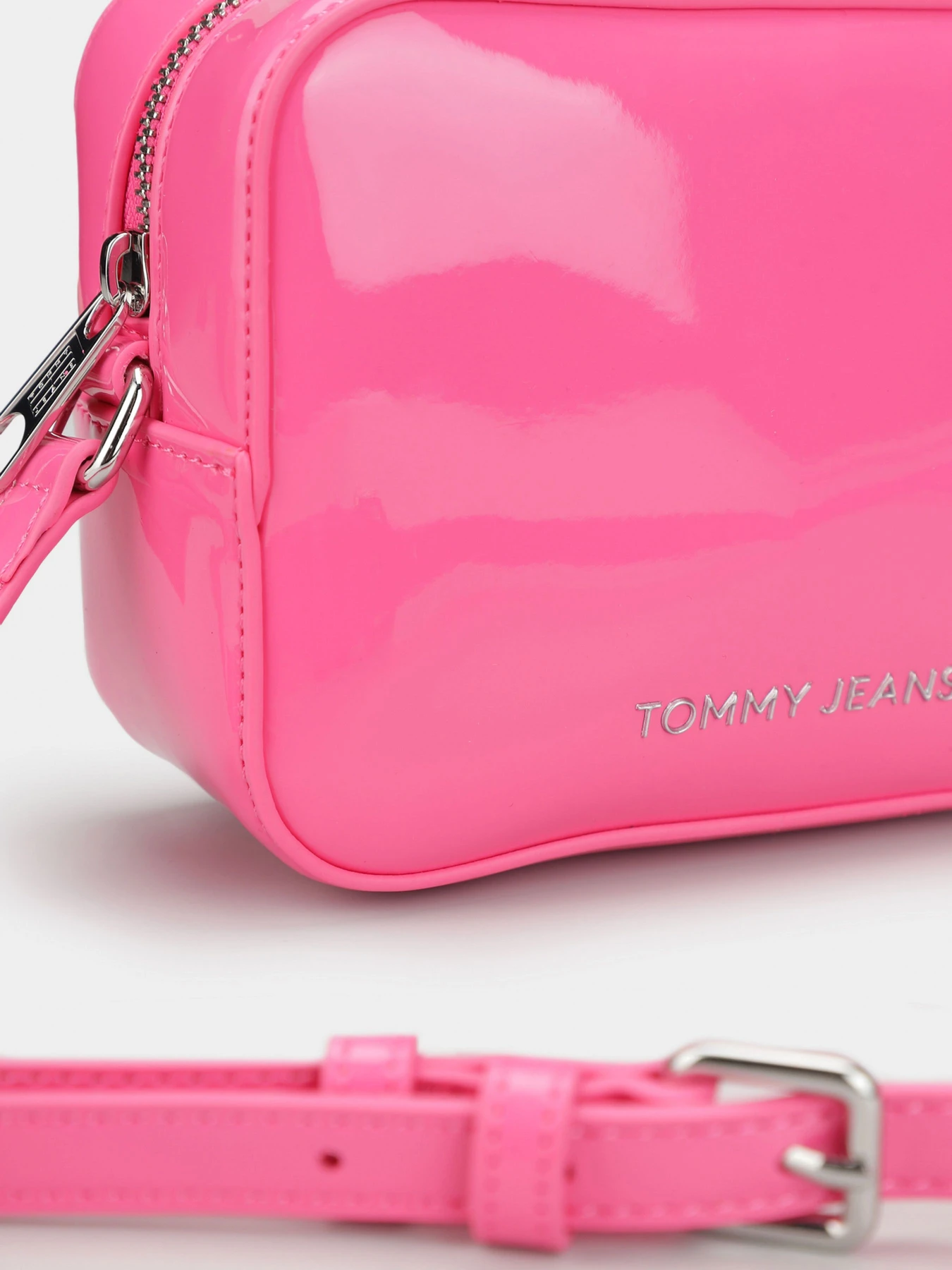Сумки Tommy Hilfiger модель AW0AW15826-THW Сумки Tommy Hilfiger модель AW0AW15826-THW Фото