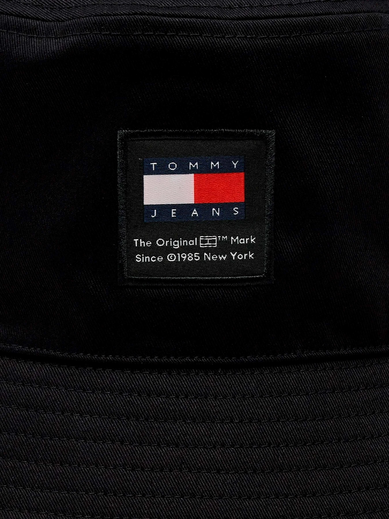 Шапки и кепки Tommy Hilfiger модель AM0AM12018-BDS Шапки и кепки Tommy Hilfiger модель AM0AM12018-BDS Фото