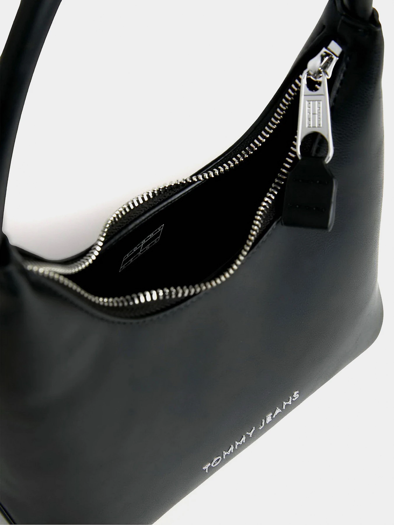 Сумки Tommy Hilfiger модель AW0AW16097-BDS Сумки Tommy Hilfiger модель AW0AW16097-BDS Фото