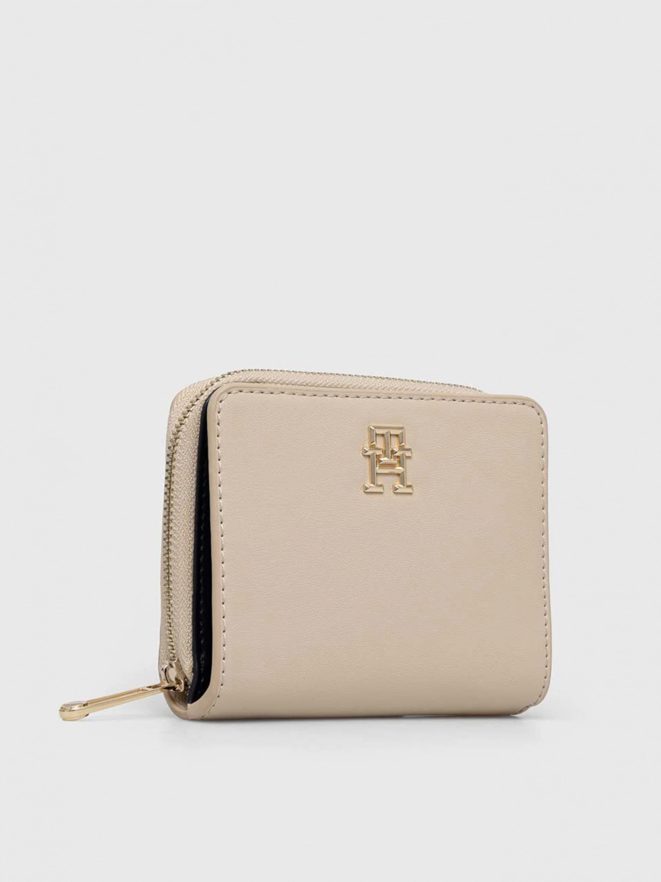 Кошельки Tommy Hilfiger модель AW0AW15748-AES Кошельки Tommy Hilfiger модель AW0AW15748-AES Фото