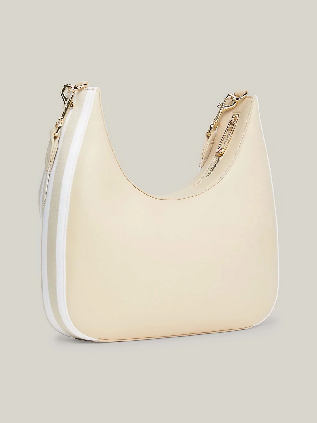 Сумки Tommy Hilfiger модель AW0AW15723-AES Сумки Tommy Hilfiger модель AW0AW15723-AES Фото