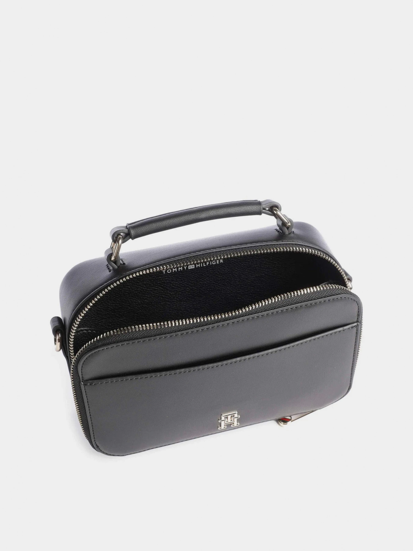Сумки Tommy Hilfiger модель AW0AW15689-BDS Сумки Tommy Hilfiger модель AW0AW15689-BDS Фото