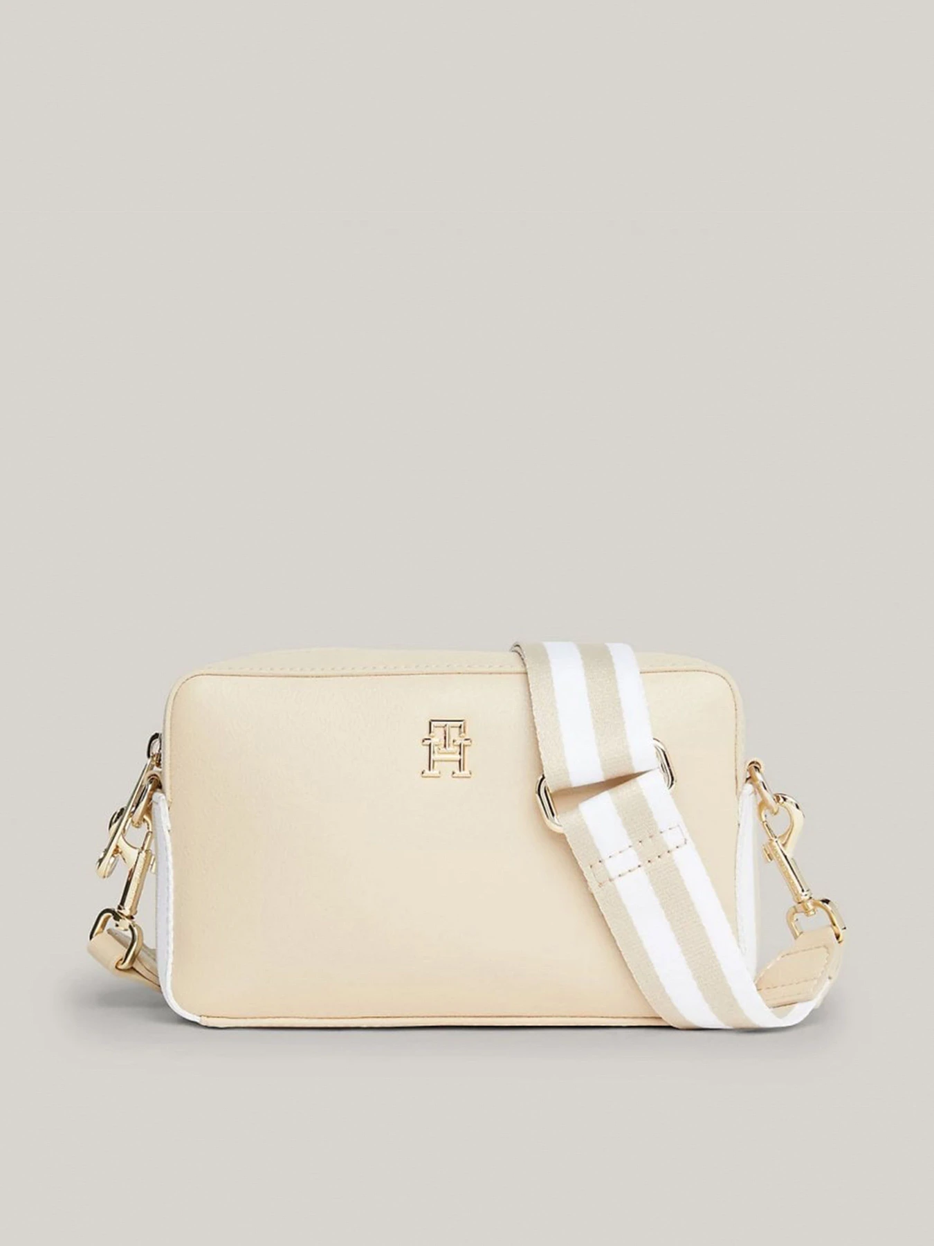 Сумки Tommy Hilfiger модель AW0AW15724-AES Сумки Tommy Hilfiger модель AW0AW15724-AES Фото