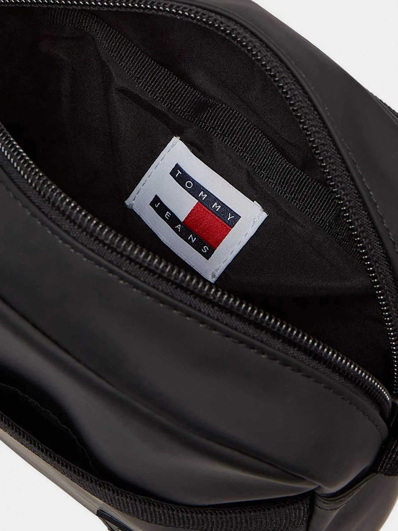 Сумки Tommy Hilfiger модель AM0AM11962-BDS Сумки Tommy Hilfiger модель AM0AM11962-BDS Фото