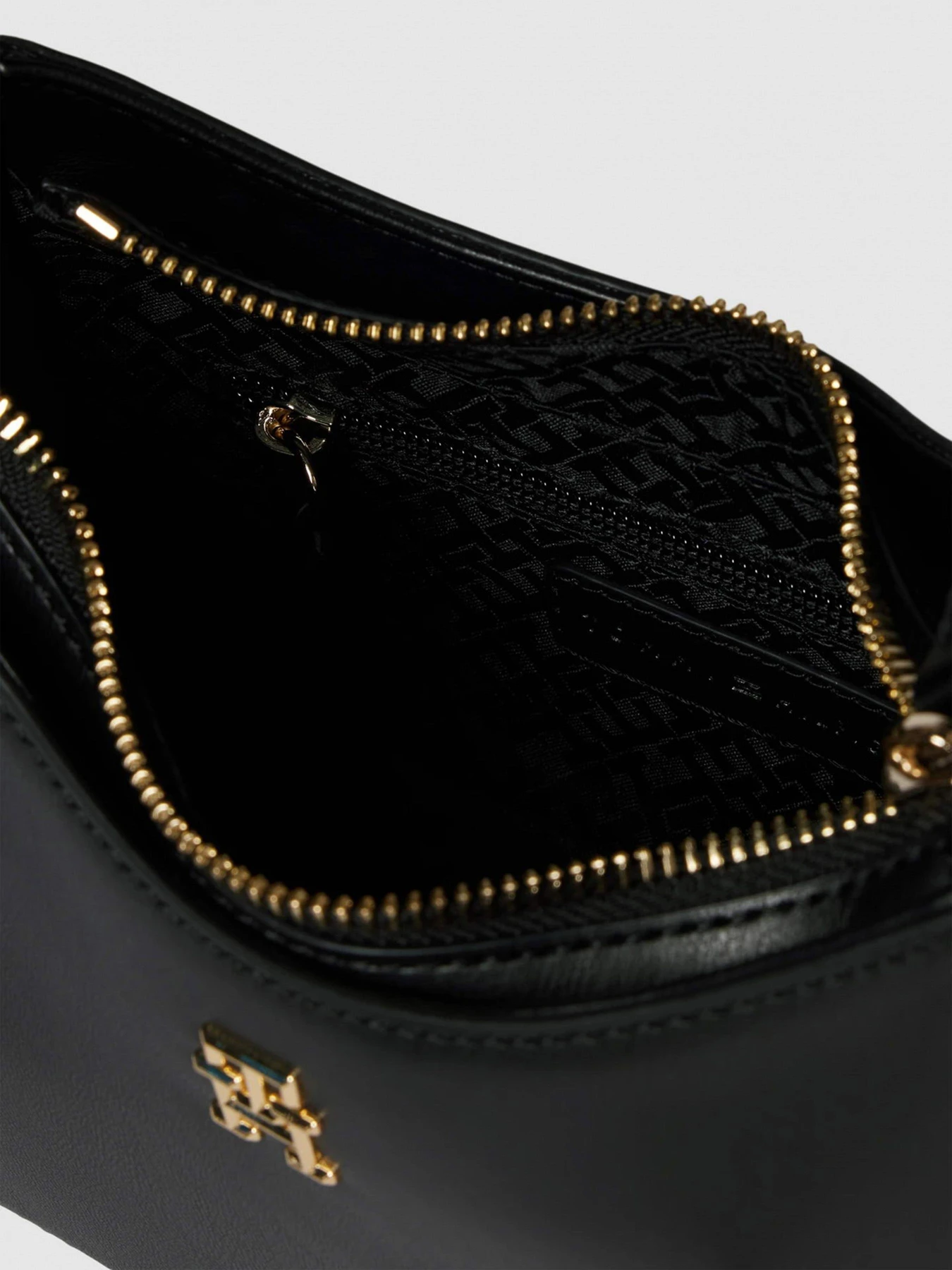 Сумки Tommy Hilfiger модель AW0AW16079-BDS Фото
