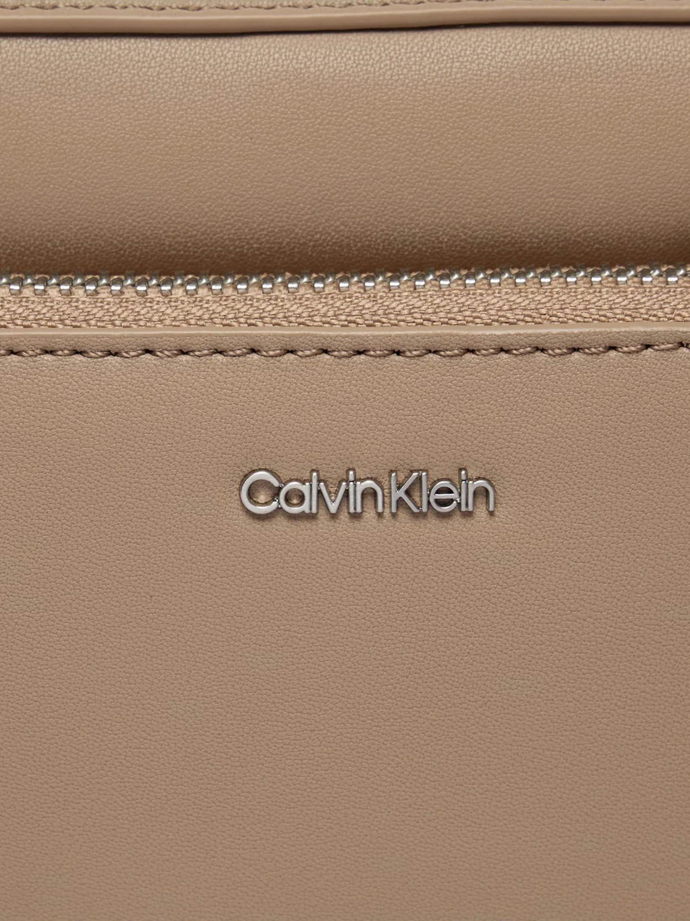 Сумки Calvin Klein модель K60K608410-PFA Сумки Calvin Klein модель K60K608410-PFA Фото