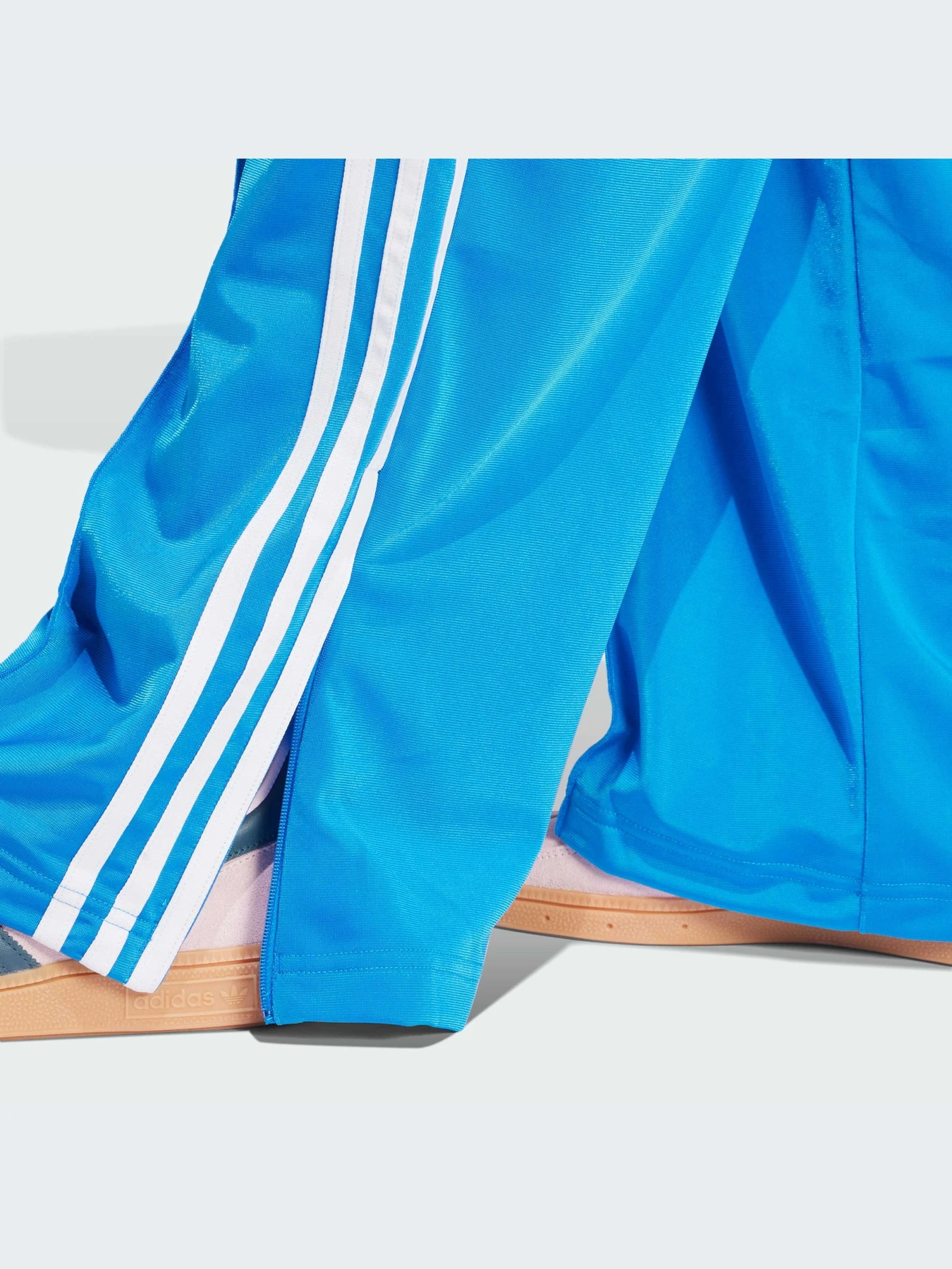 Брюки Adidas модель IP0633-KZ Брюки Adidas модель IP0633-KZ Фото