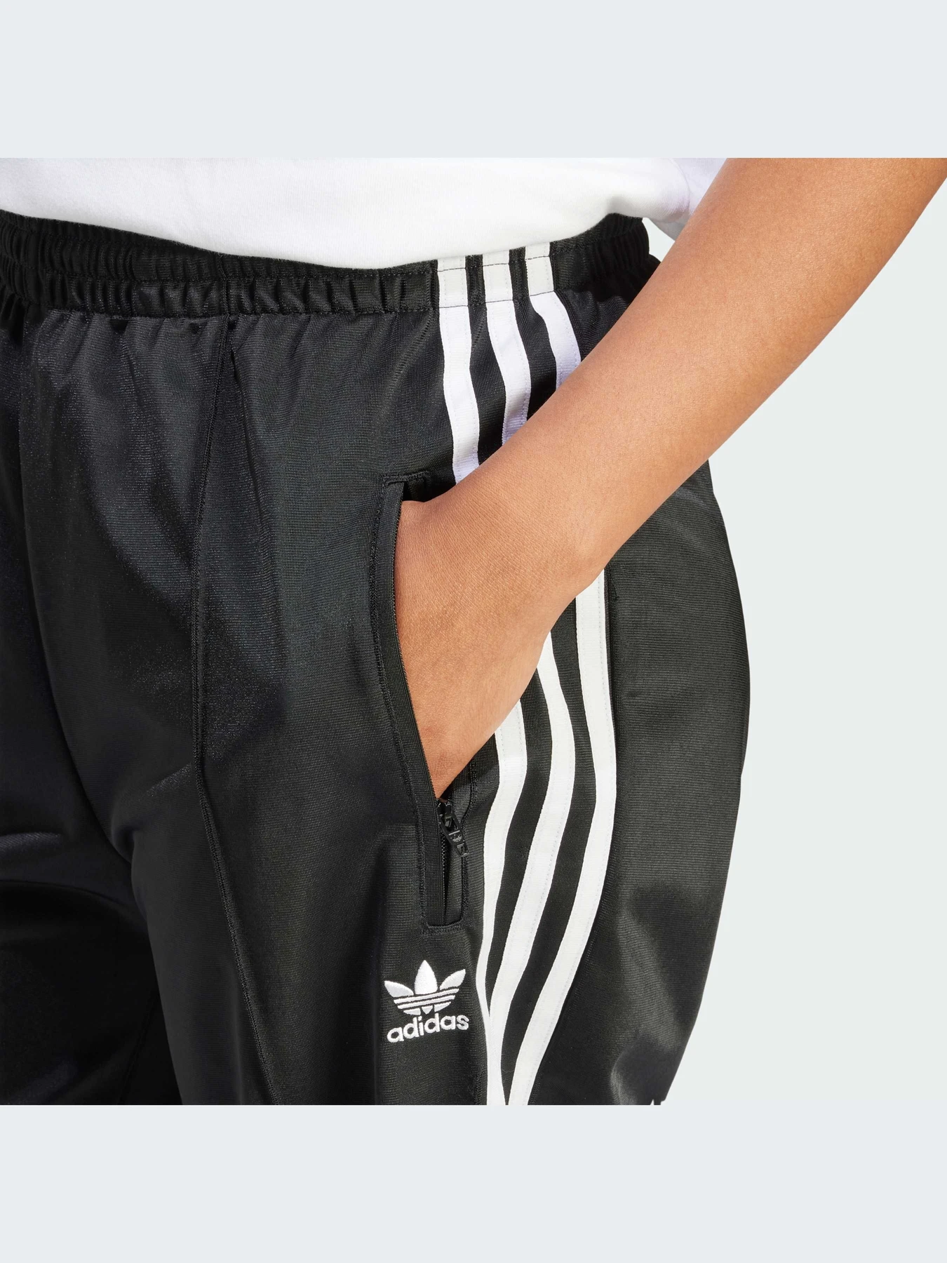 Брюки Adidas Adicolor модель IT7404-KZ Брюки Adidas Adicolor модель IT7404-KZ Фото