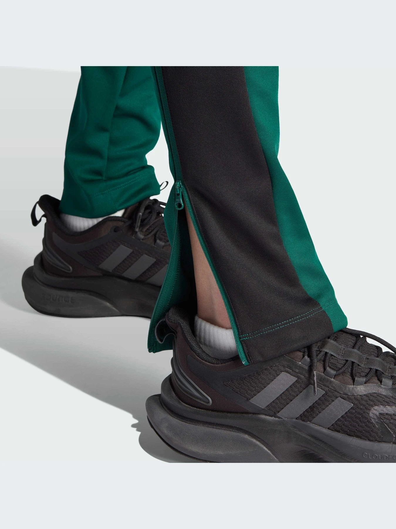 Брюки Adidas Tiro модель IM4999-KZ Брюки Adidas Tiro модель IM4999-KZ Фото