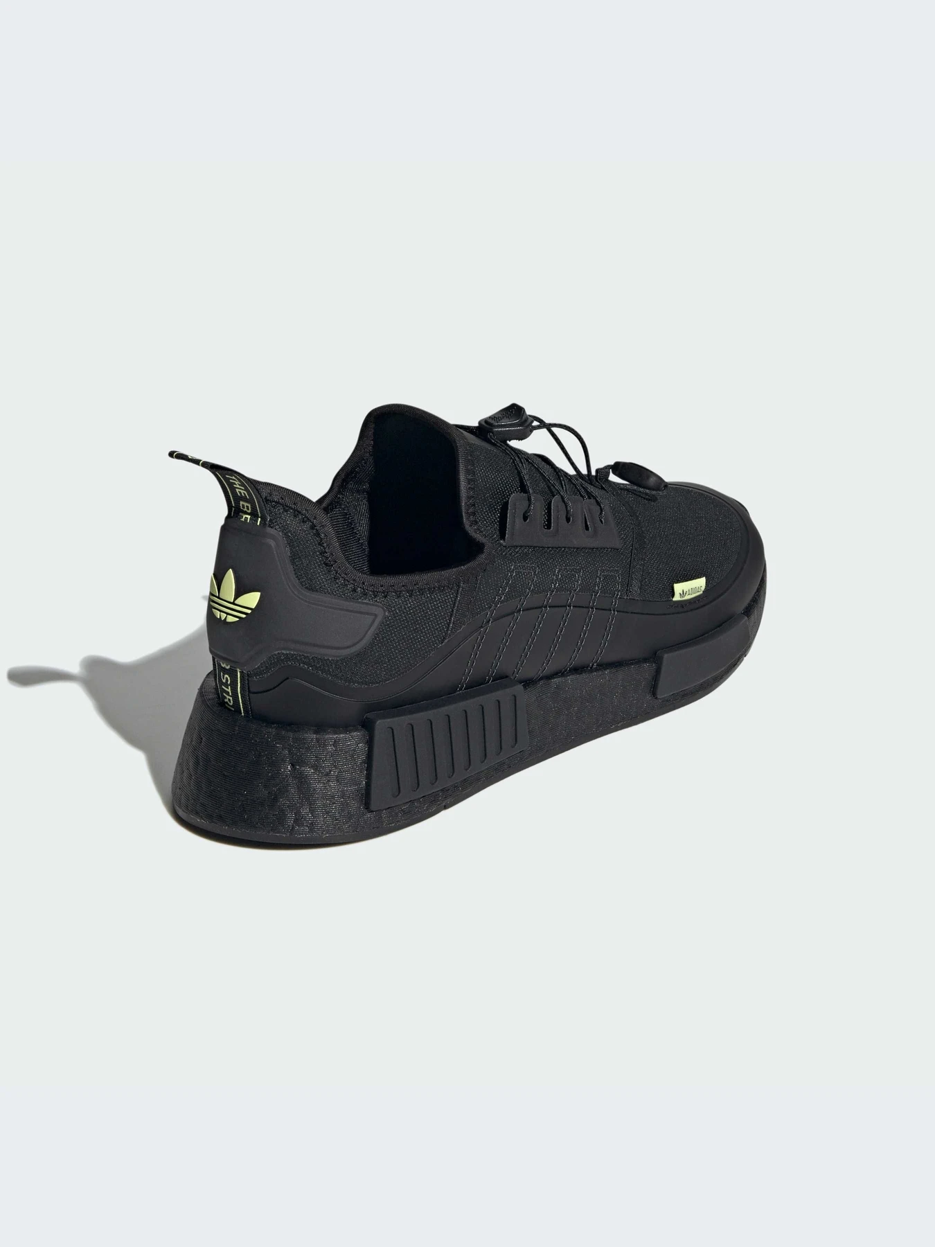 Кроссовки Adidas NMD модель ID4713-KZ Кроссовки Adidas NMD модель ID4713-KZ Фото