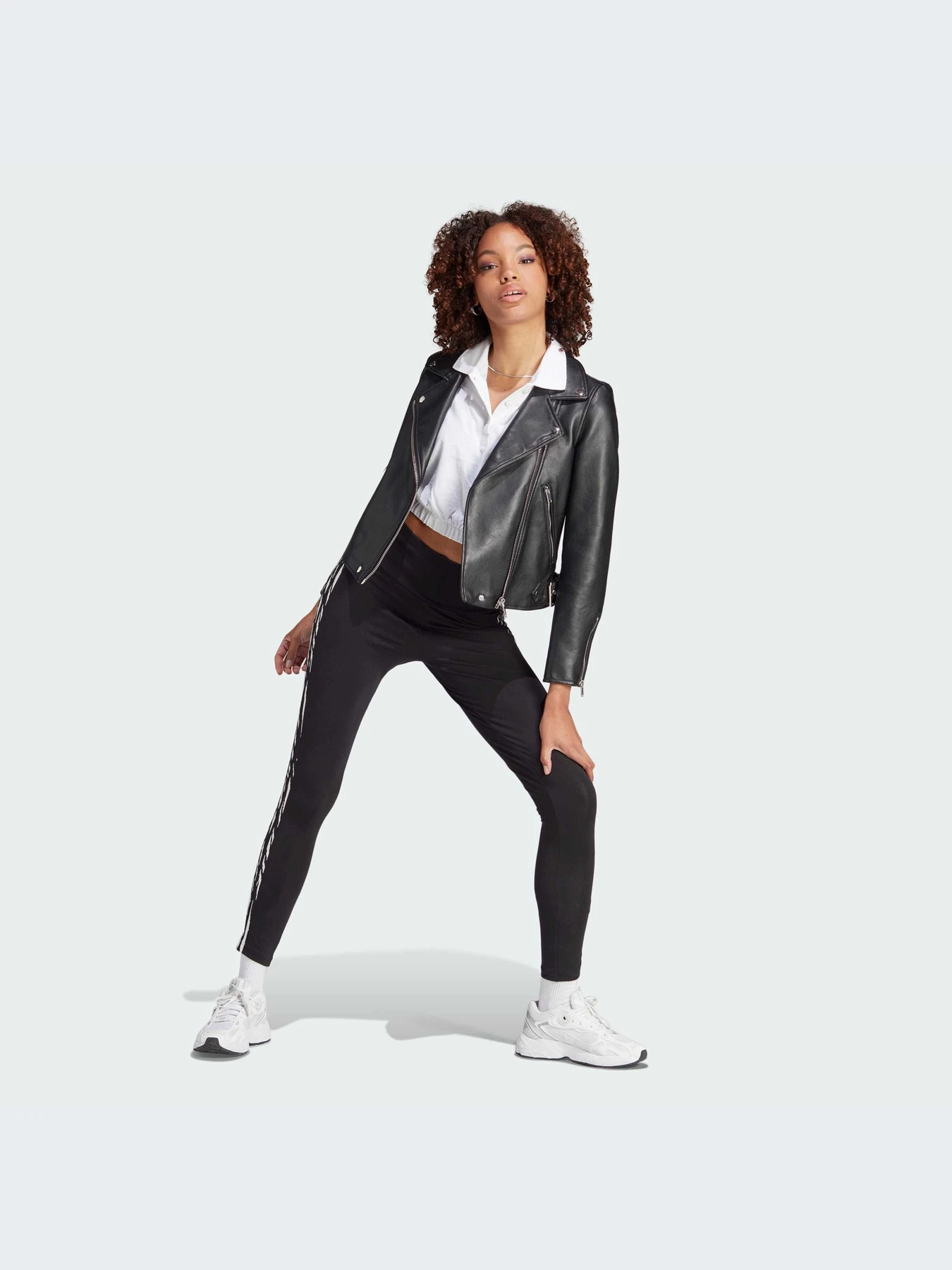 Брюки Adidas Graphics модель IJ7782-KZ Брюки Adidas Graphics модель IJ7782-KZ Фото