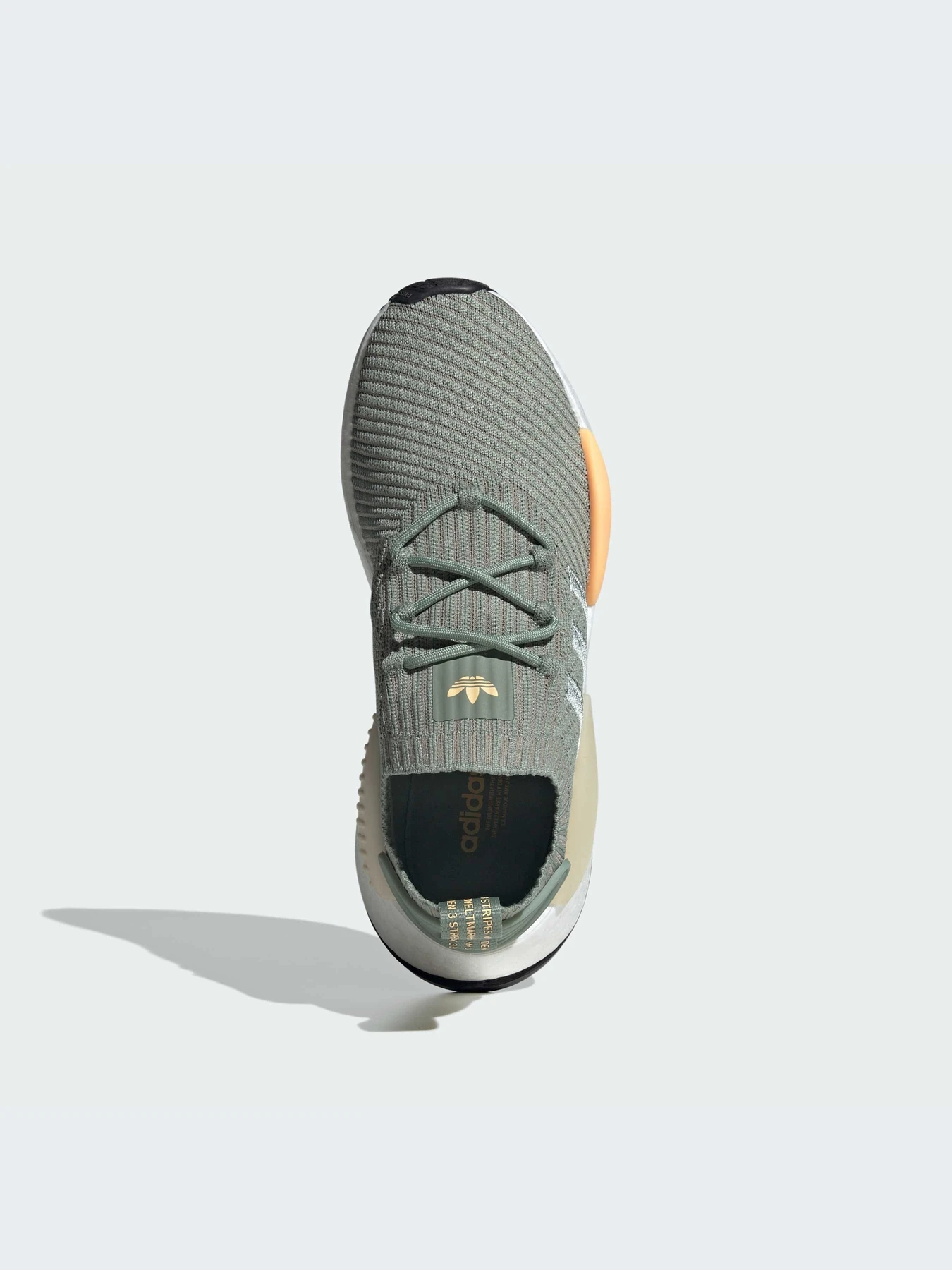 Кроссовки Adidas NMD модель IE9884-KZ Кроссовки Adidas NMD модель IE9884-KZ Фото