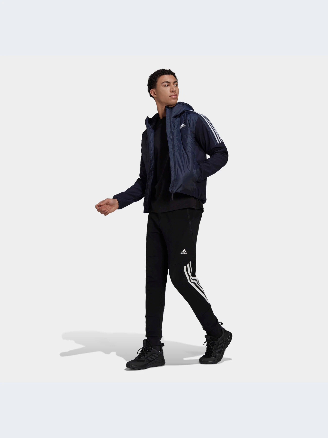 Куртки и дубленки Adidas модель HK4635-KZ Куртки и дубленки Adidas модель HK4635-KZ Фото