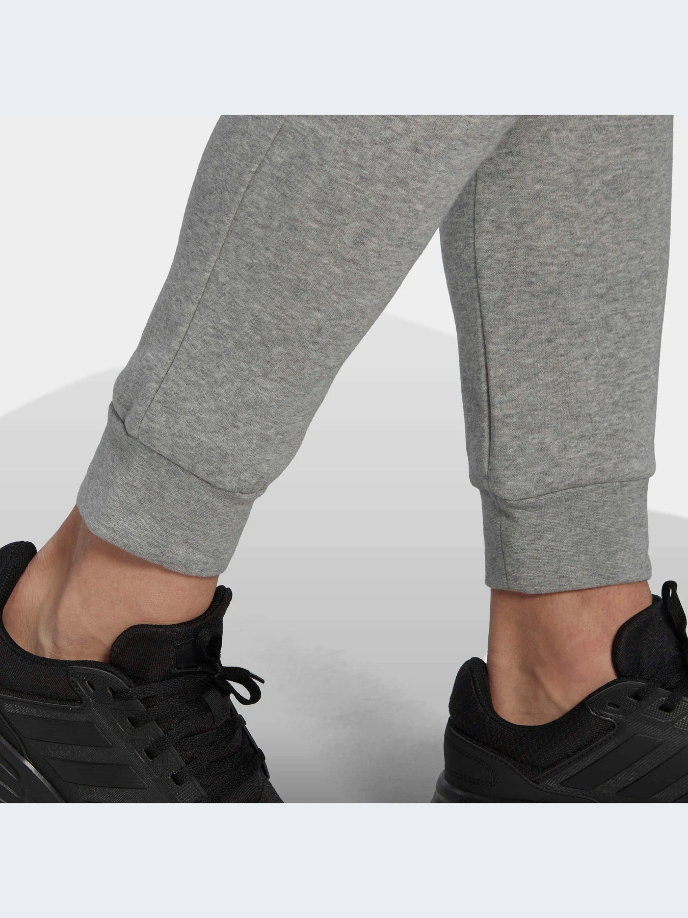Брюки Adidas модель HL2230-KZ Брюки Adidas модель HL2230-KZ Фото