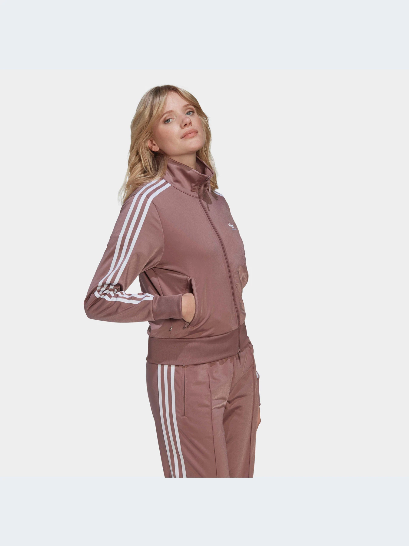 Худи и свитшоты Adidas Adicolor модель HN5895-KZ Худи и свитшоты Adidas Adicolor модель HN5895-KZ Фото